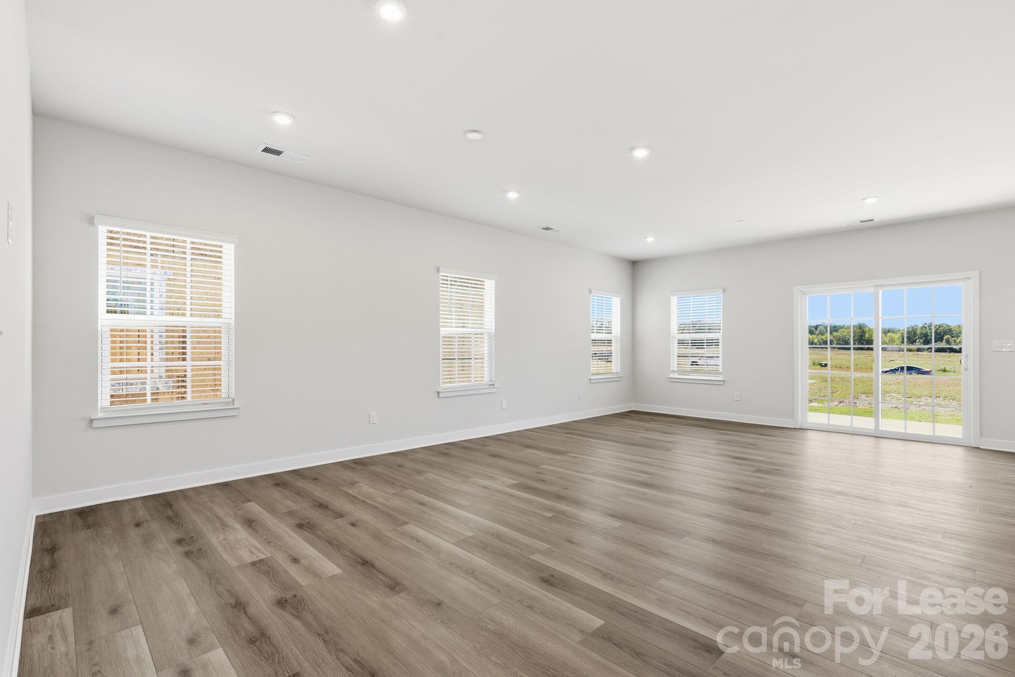 Single Family Residence at 2036 Fernway Drive, Charlotte, photo 8 of 40