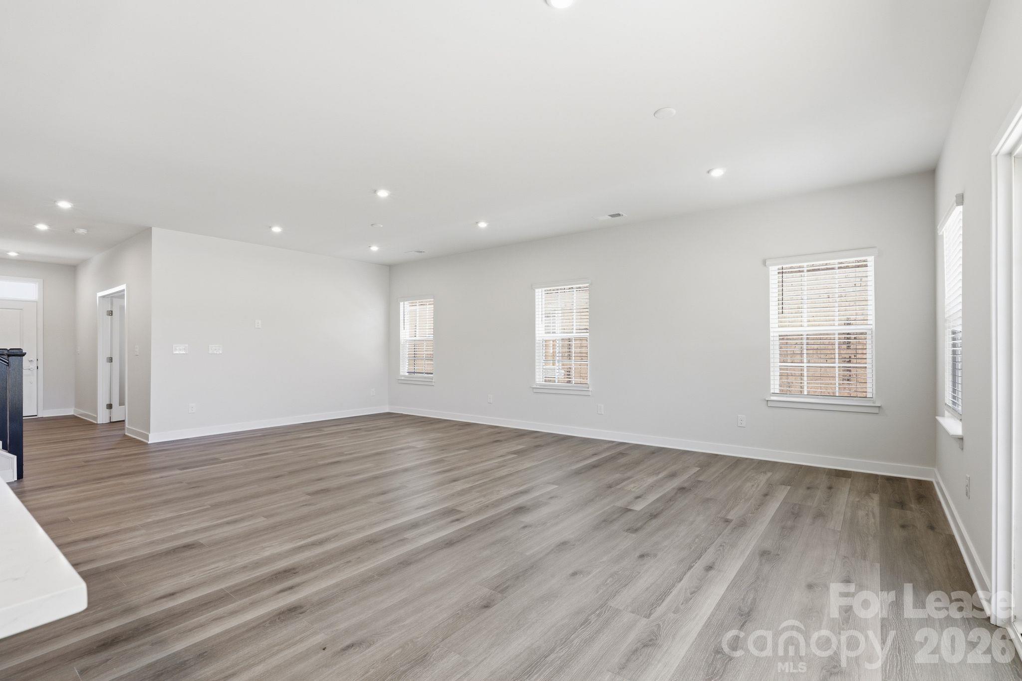 Single Family Residence at 2036 Fernway Drive, Charlotte, photo 9 of 40