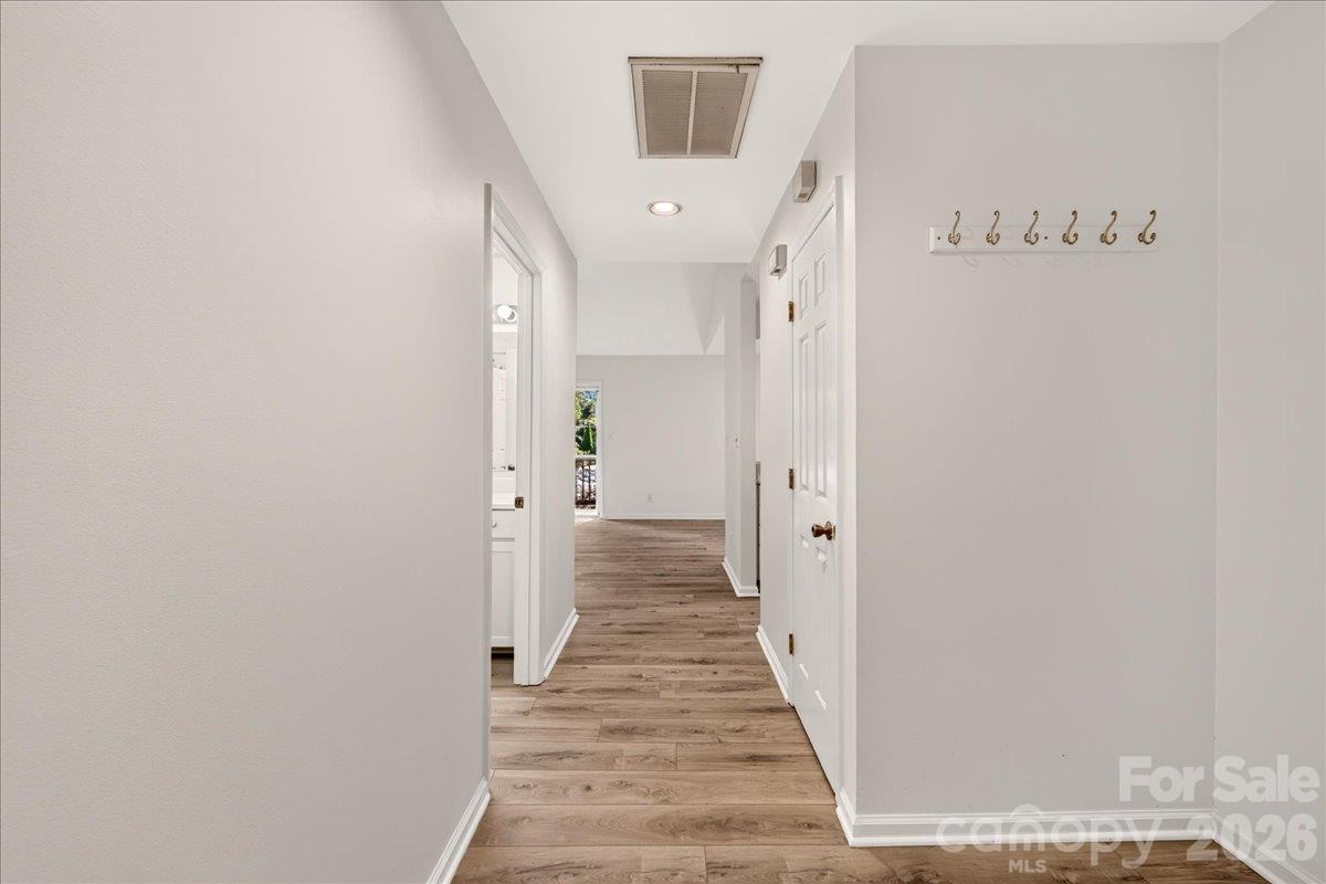 Condominium at 3200 Selwyn Farms Lane, Charlotte, photo 3 of 35