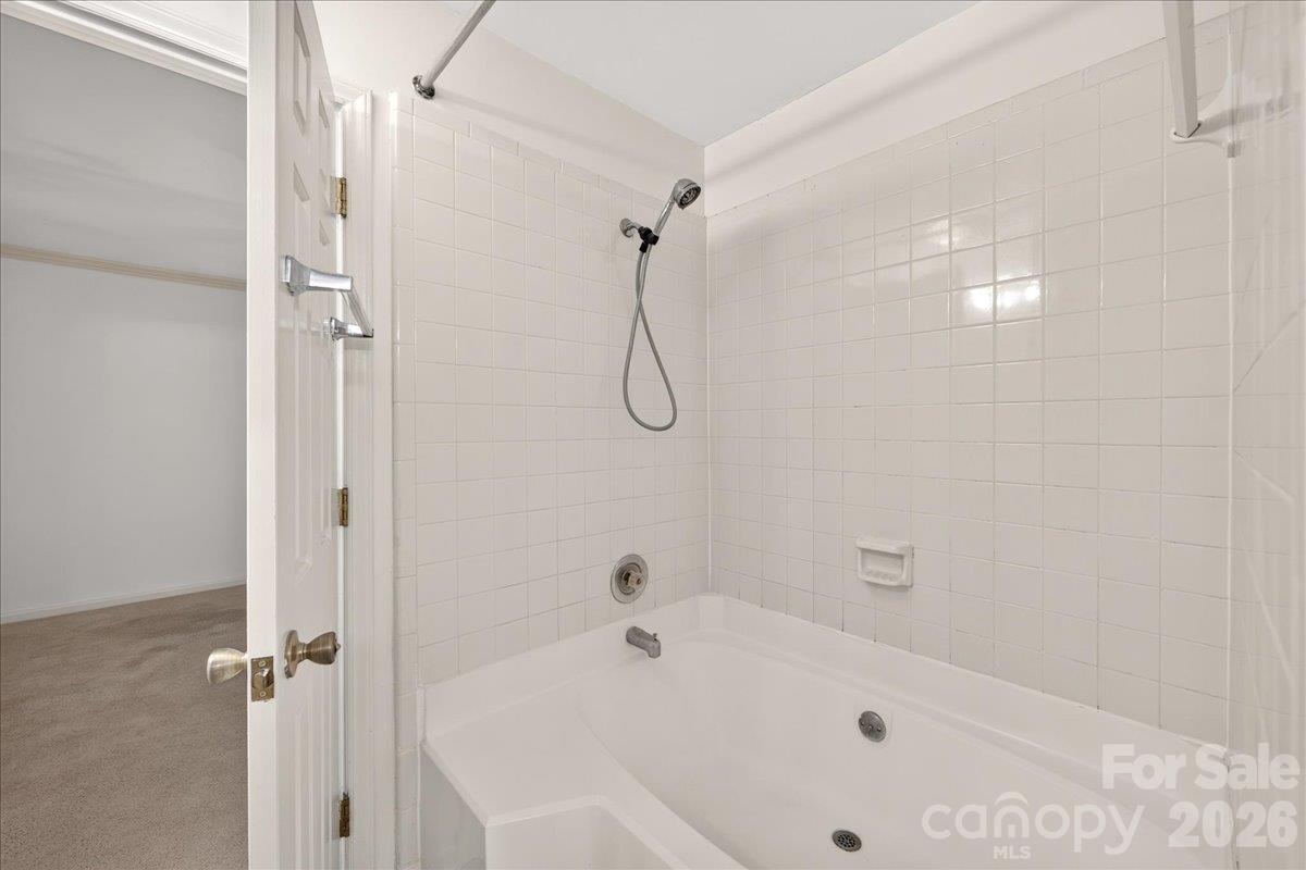 Condominium at 3200 Selwyn Farms Lane, Charlotte, photo 11 of 35