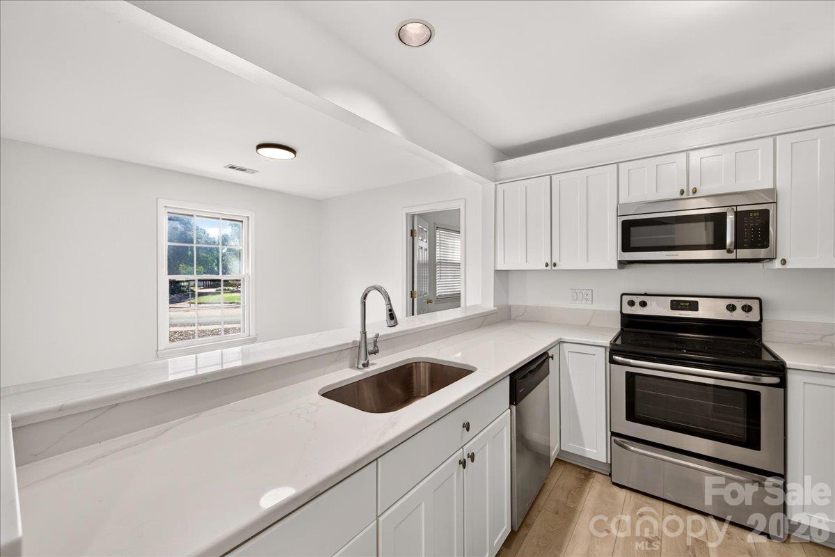 Condominium at 3200 Selwyn Farms Lane, Charlotte, photo 20 of 35