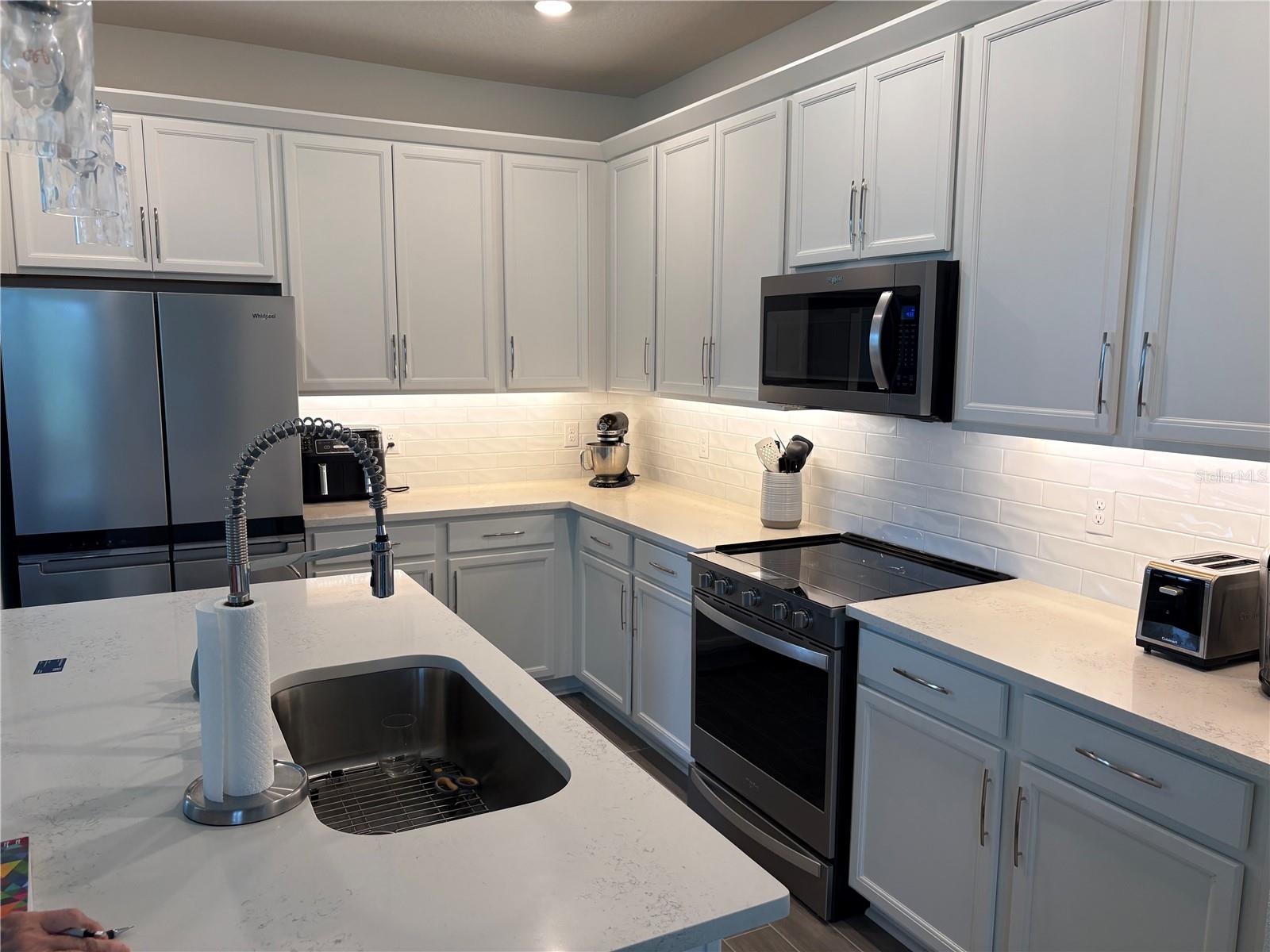 Kitchen - 9136 GULF HAVEN DR, PARRISH