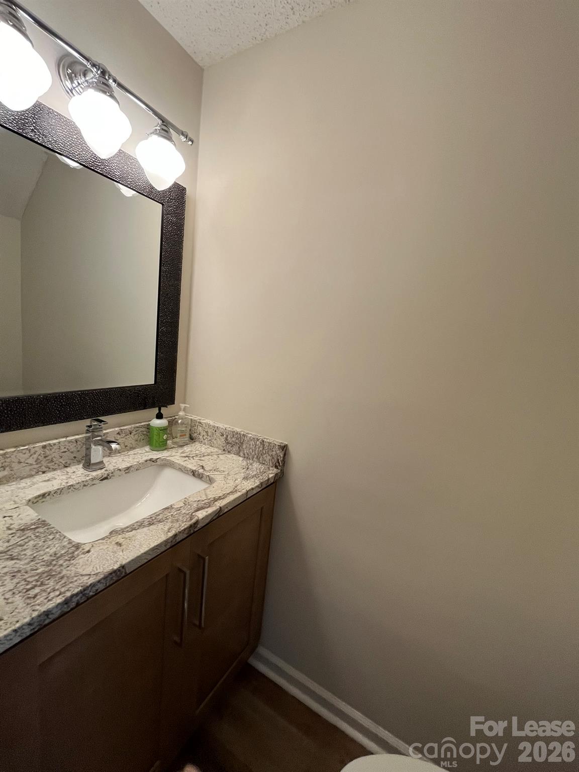 Hall 1/2 Bath - 220 14th Avenue SE, Hickory