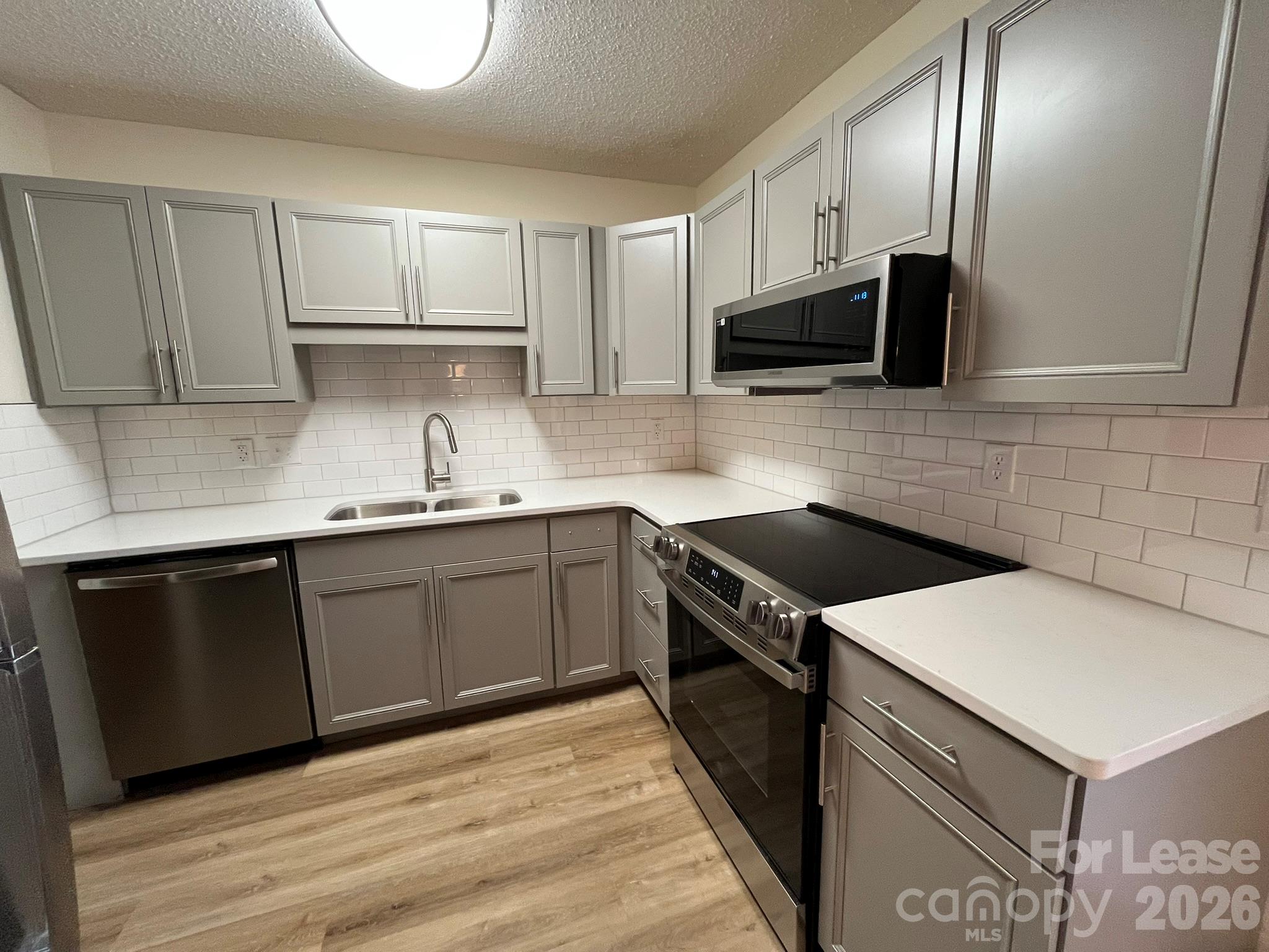 Townhouse at 220 14th Avenue SE, Hickory, photo 8 of 23