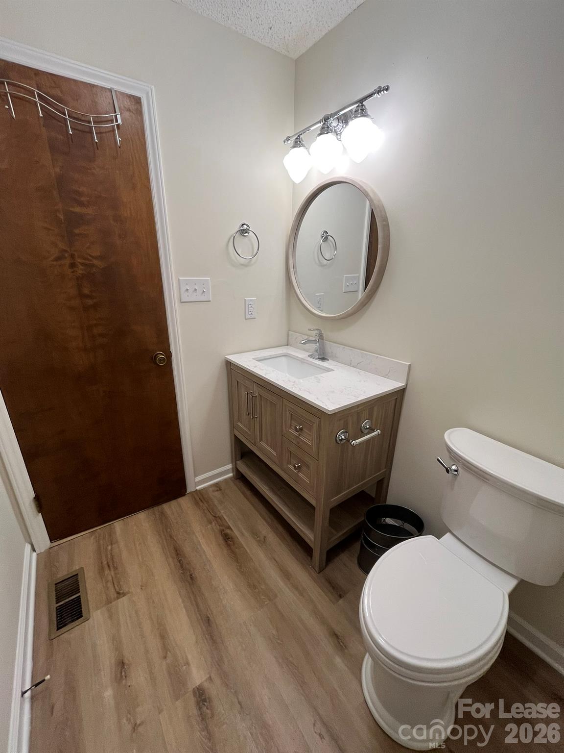 Townhouse at 220 14th Avenue SE, Hickory, photo 16 of 23