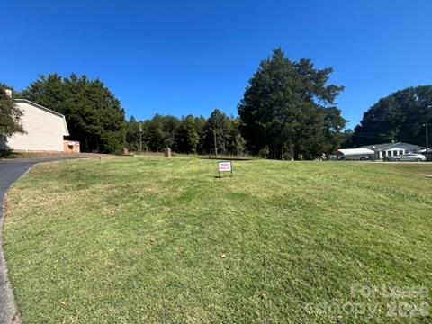 Pet Area - 220 14th Avenue SE, Hickory