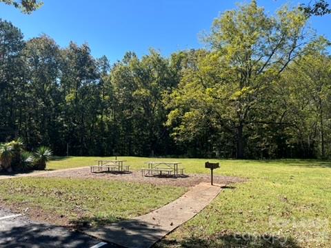 Picnic Area - 220 14th Avenue SE, Hickory