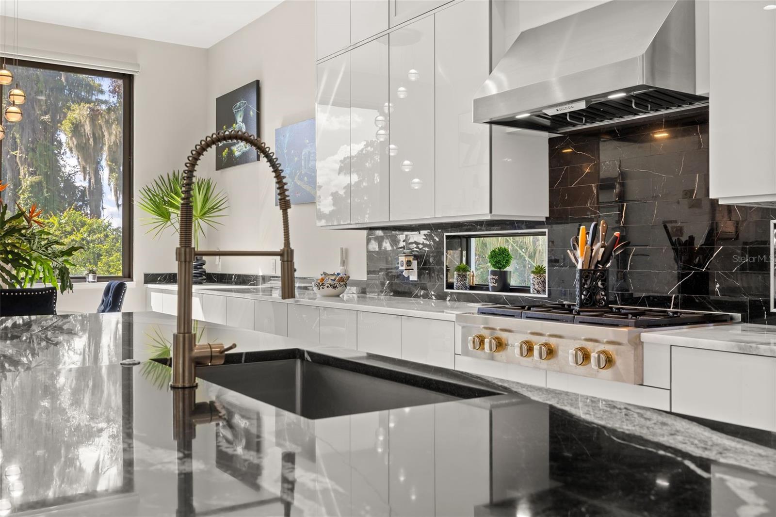 Gourmet kitchen - 12620 S LAKE SAWYER LN, WINDERMERE
