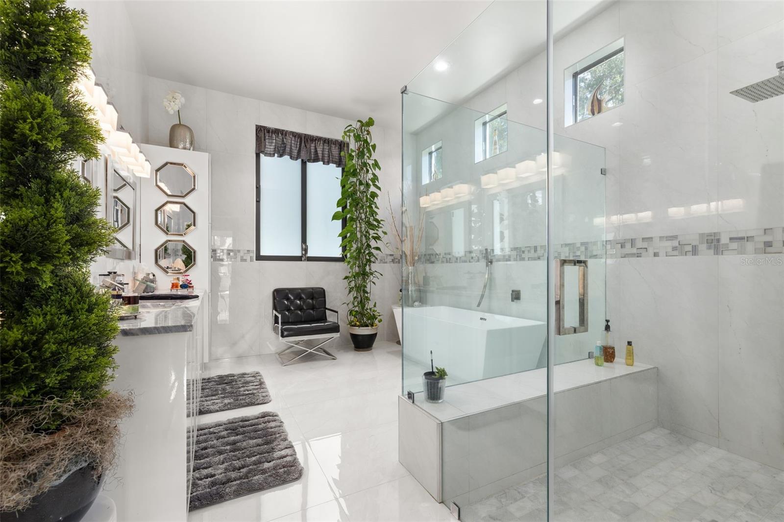 Floor to ceiling porcelain tile - 12620 S LAKE SAWYER LN, WINDERMERE