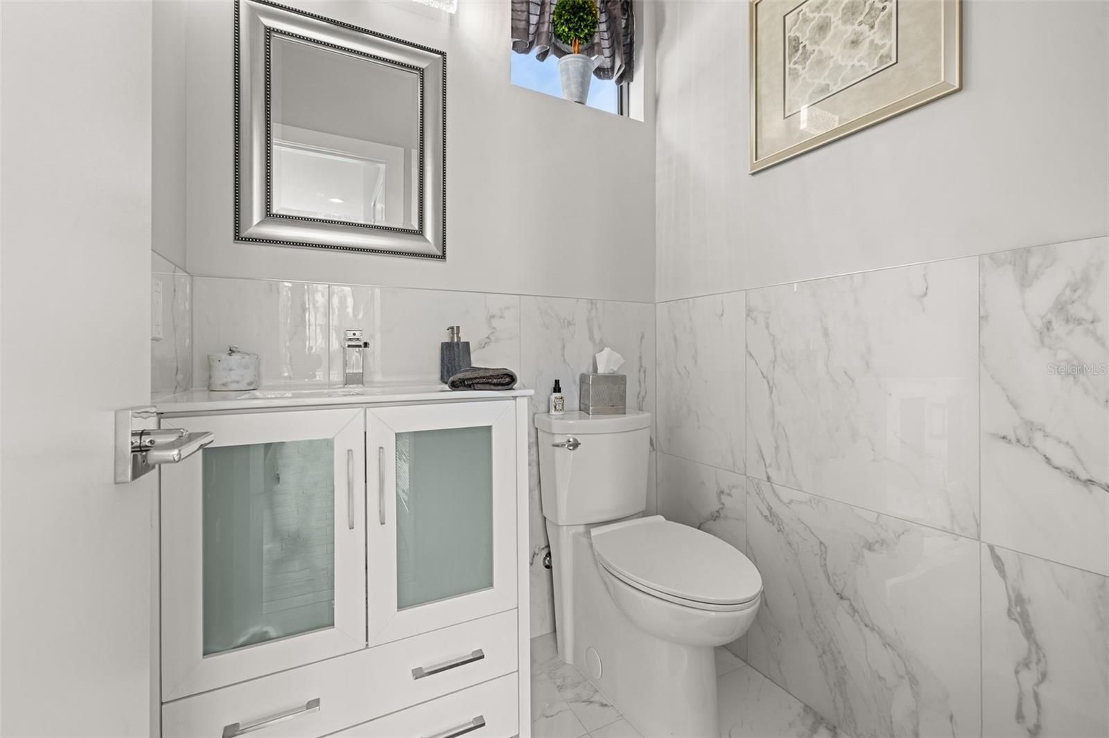 Half bathroom - upstairs - 12620 S LAKE SAWYER LN, WINDERMERE