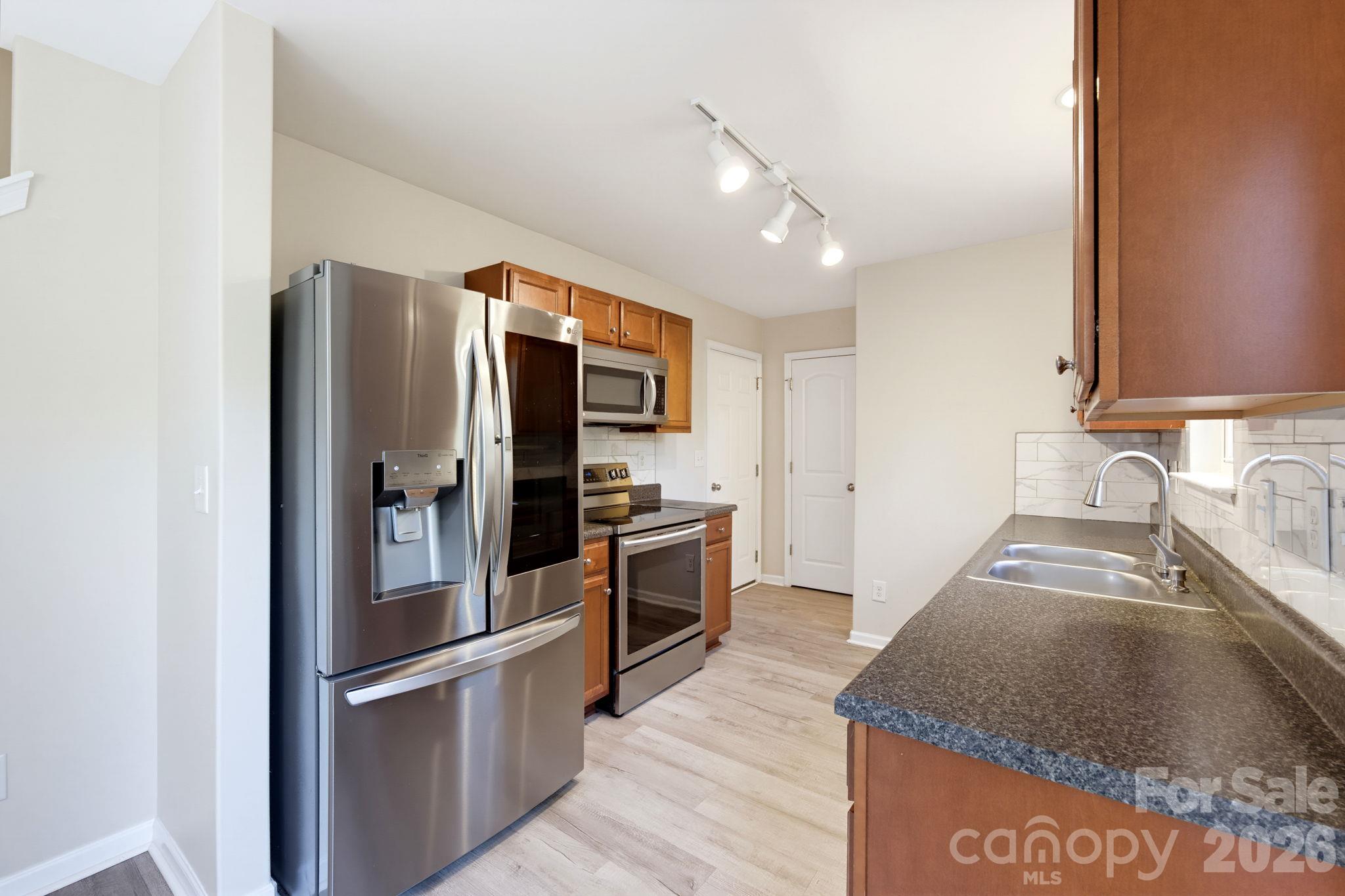 Single Family Residence at 5718 Natick Drive, Charlotte, photo 12 of 27