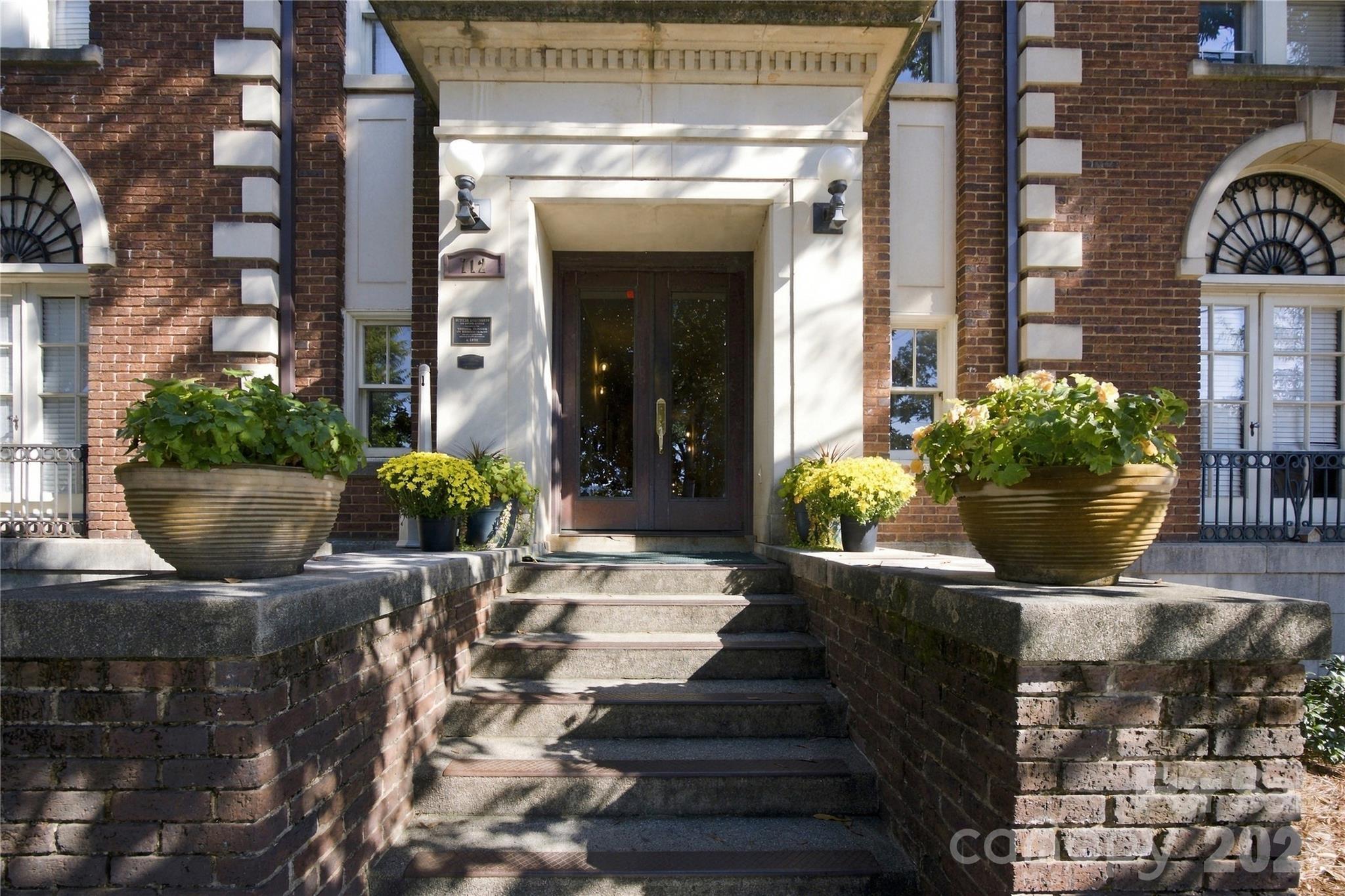 712 Louise Avenue