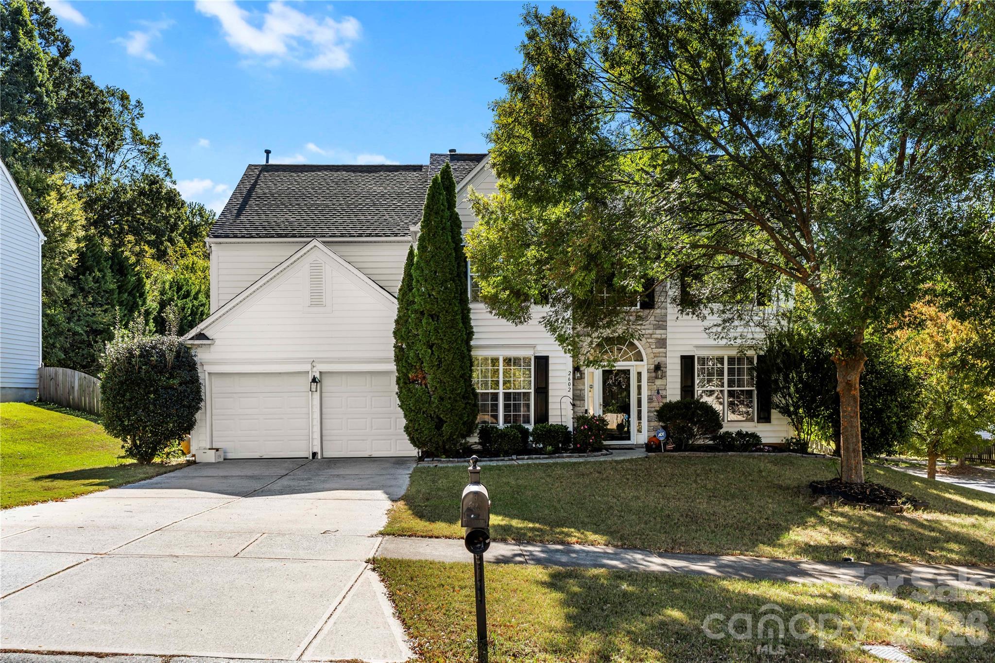 Single Family Residence at 2602 Mullis Lane, Matthews, photo 2 of 39