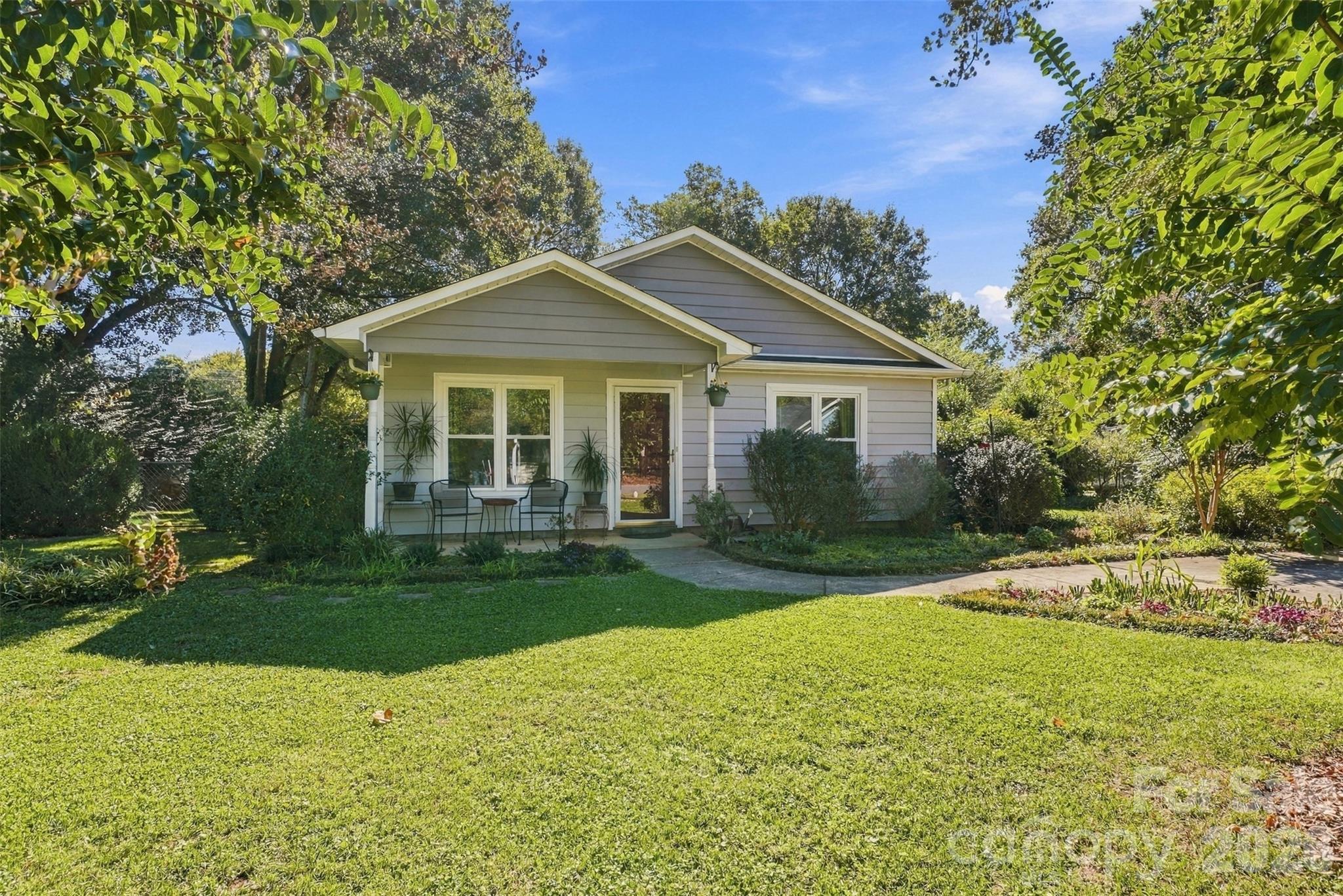 Single Family Residence at 625 Wagner Circle, Gastonia, photo 9 of 31