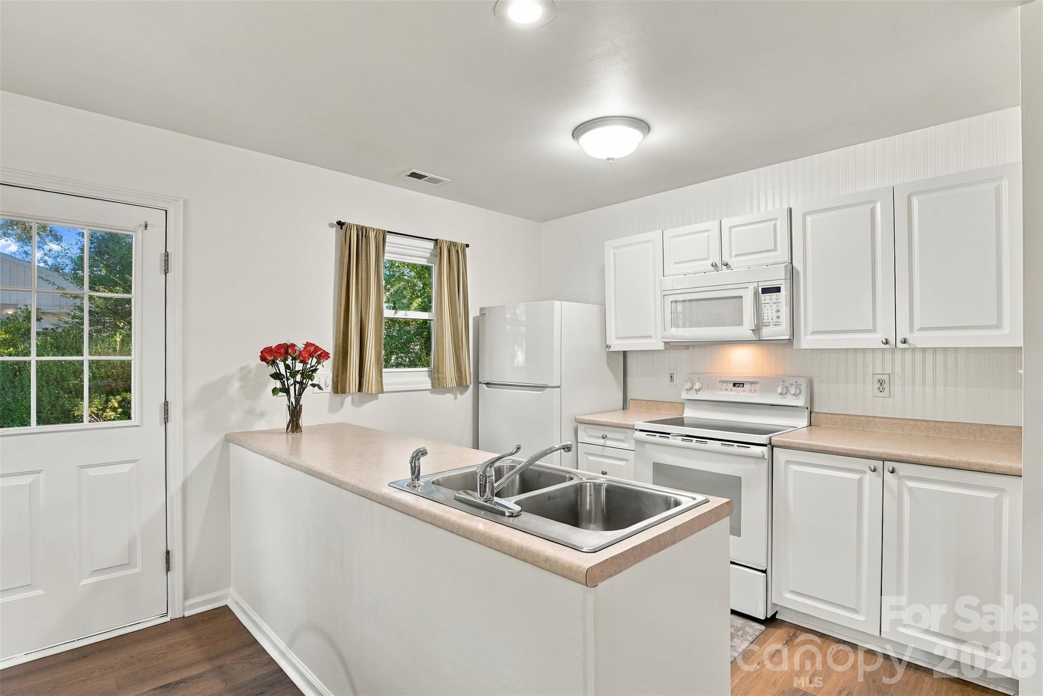 Single Family Residence at 625 Wagner Circle, Gastonia, photo 5 of 31