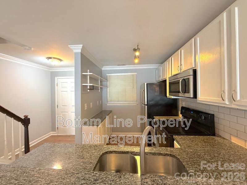 Condominium at 1218 Green Oaks Lane, Charlotte, photo 3 of 14