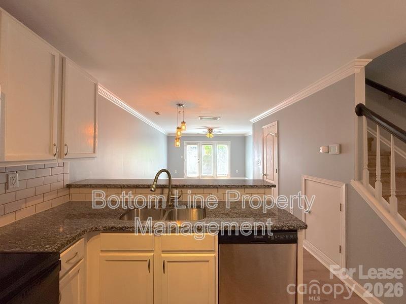 Condominium at 1218 Green Oaks Lane, Charlotte, photo 4 of 14