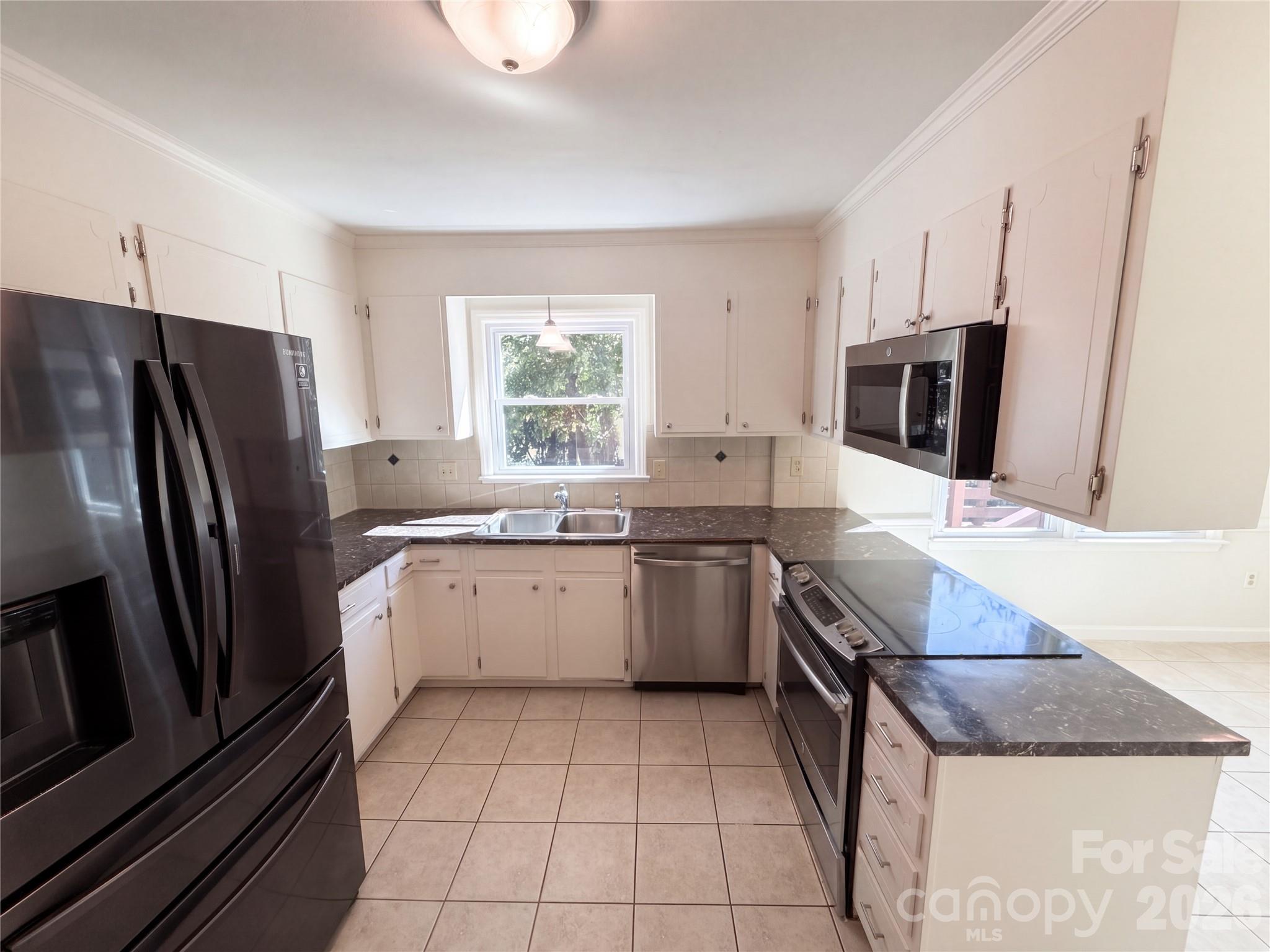 Single Family Residence at 12006 Painted Tree Road, Charlotte, photo 7 of 26