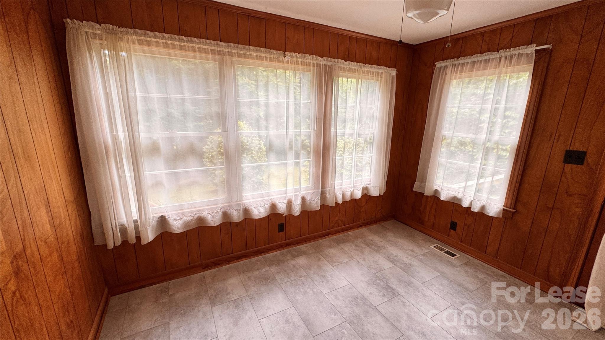 Single Family Residence at 690 Brookdale Drive, Statesville, photo 10 of 19