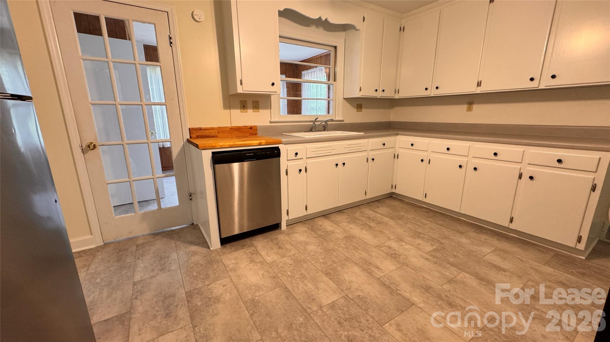 Single Family Residence at 690 Brookdale Drive, Statesville, photo 14 of 19