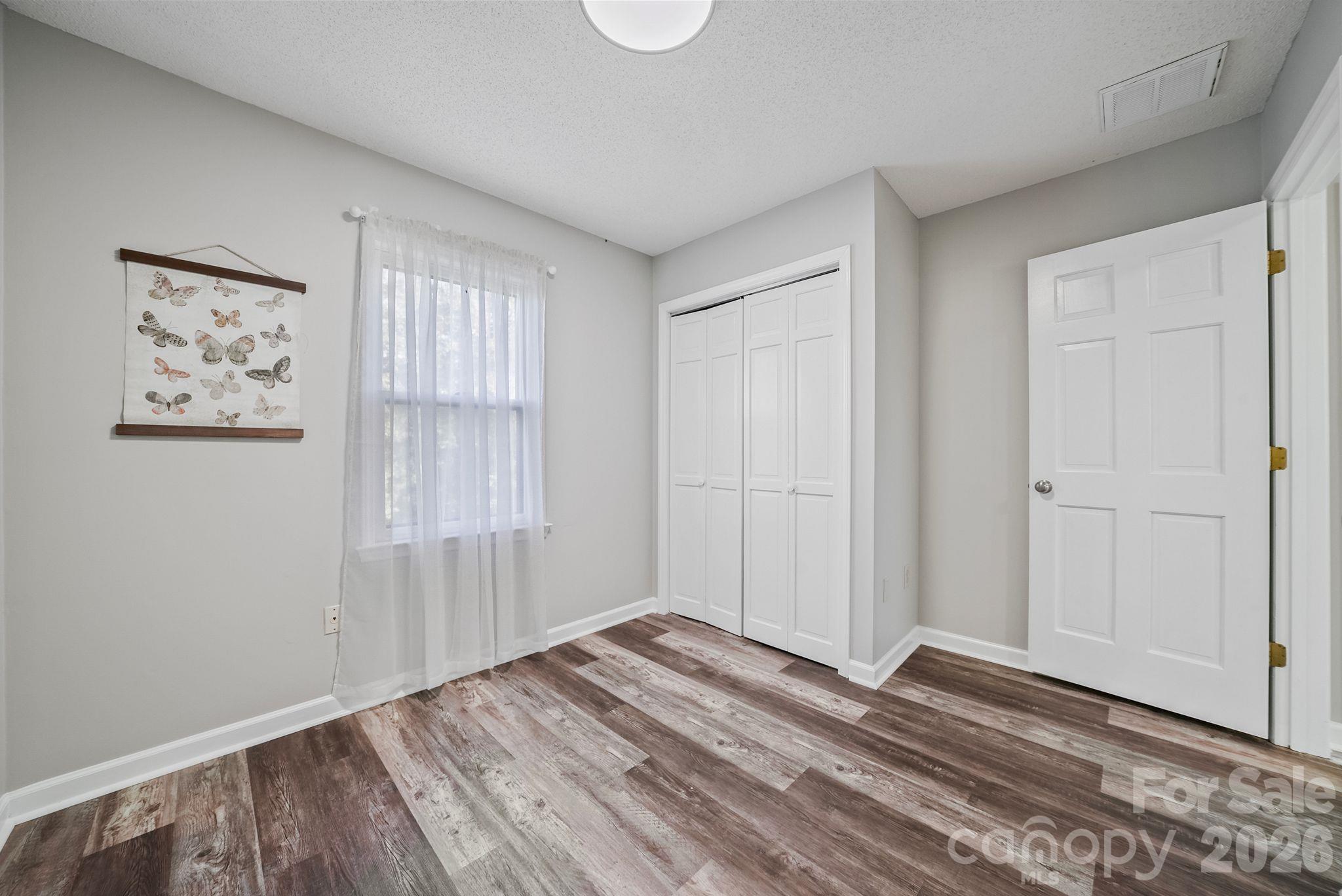 Guest room 1 - 5976 Gold Creek Estate Drive, Hickory