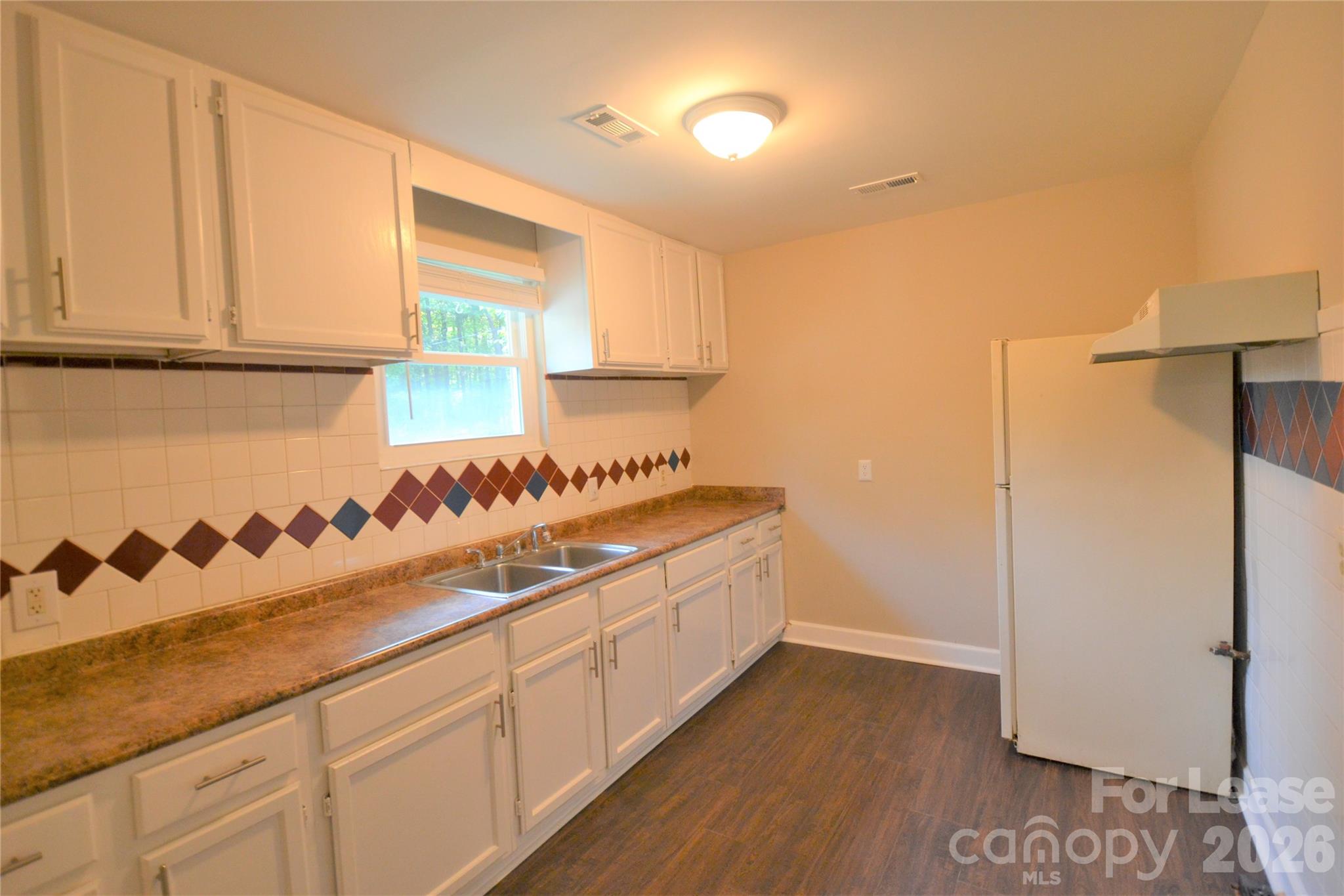 Single Family Residence at 1807 Maribel Avenue, Charlotte, photo 6 of 14