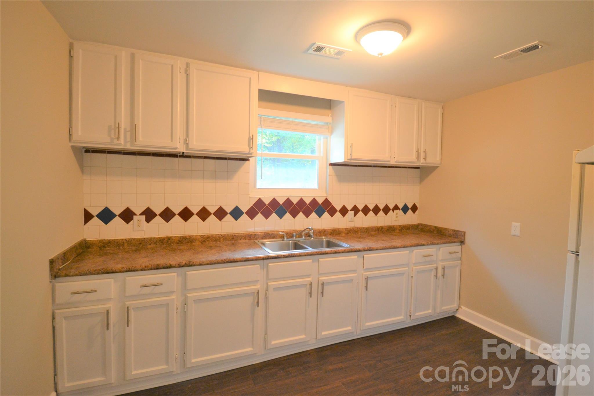 Single Family Residence at 1807 Maribel Avenue, Charlotte, photo 7 of 14