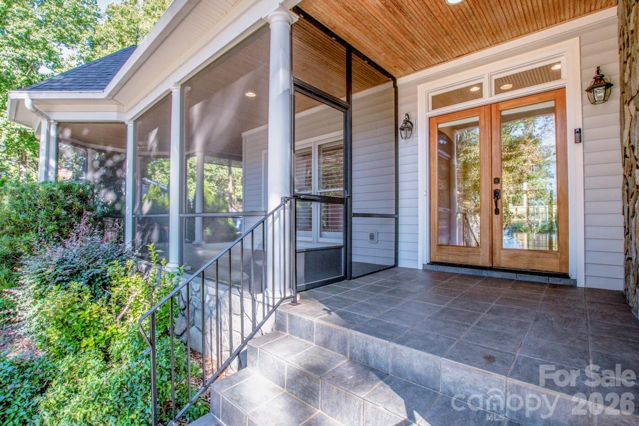 Lovely covered front porch with access to screened porch - 351 Catalina Drive, Mooresville