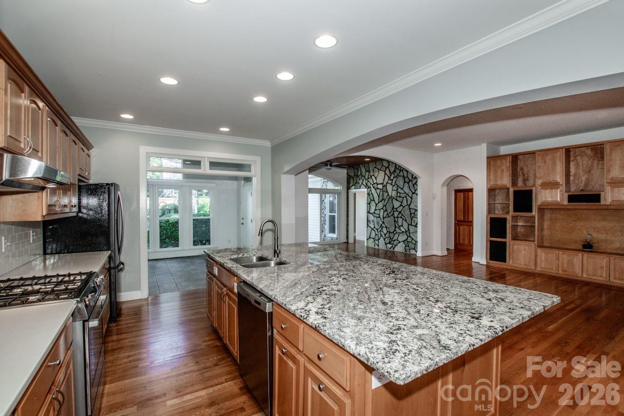 Massive center island with granite countertops - 351 Catalina Drive, Mooresville