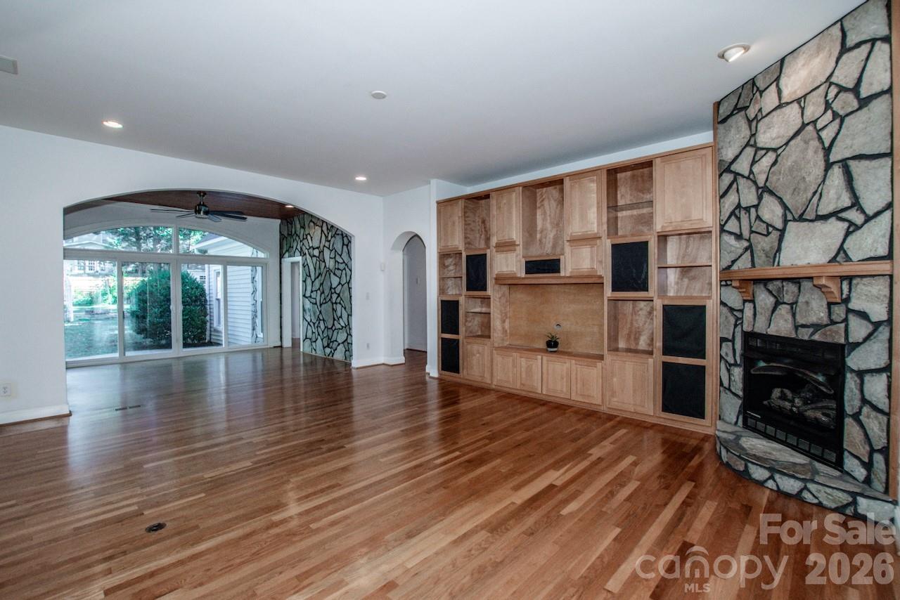 Gorgeous hardwoods stone fireplace and built ins in this spacious great room - 351 Catalina Drive, Mooresville