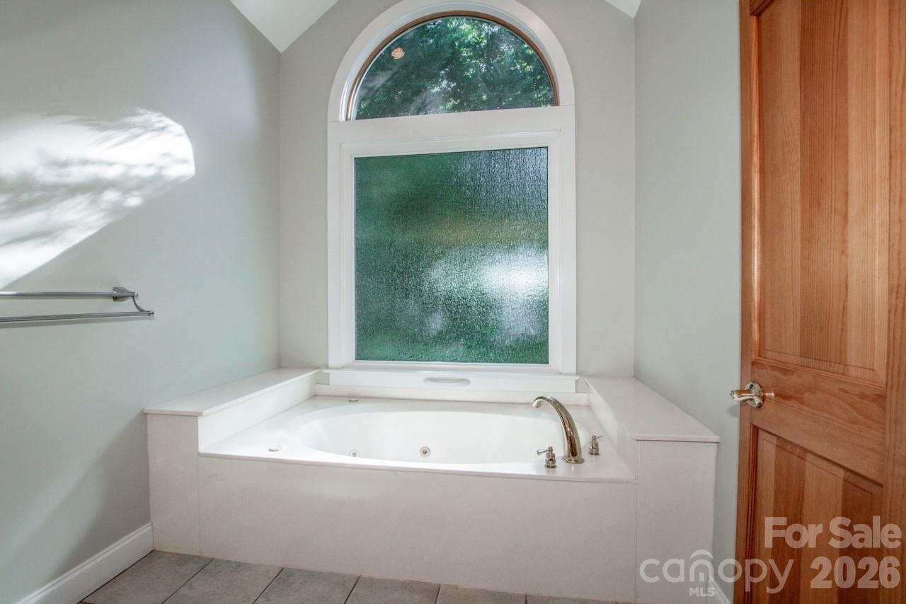 Sizable soaking/whirlpool tub in the primary bath - 351 Catalina Drive, Mooresville