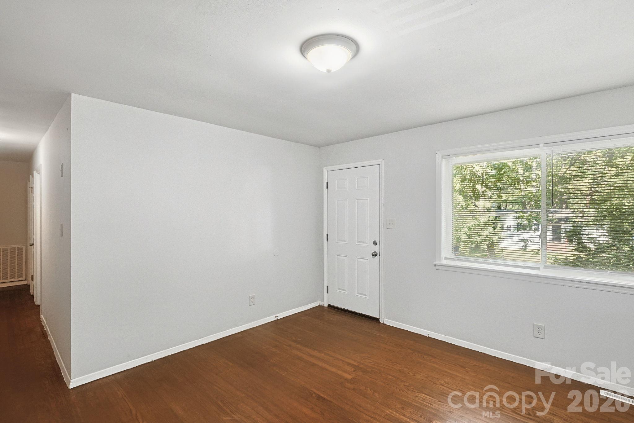 Single Family Residence at 301 Edgegreen Drive, Charlotte, photo 3 of 22