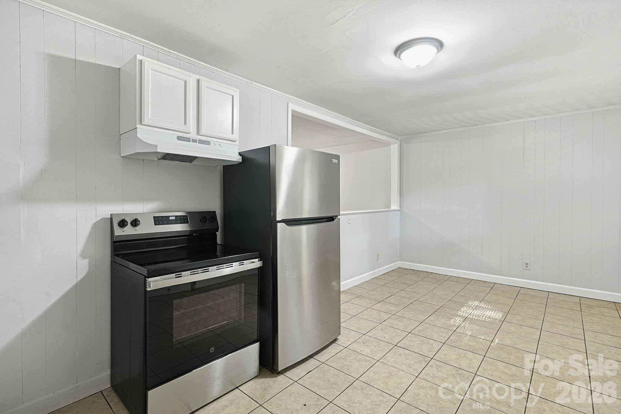 Single Family Residence at 301 Edgegreen Drive, Charlotte, photo 9 of 22