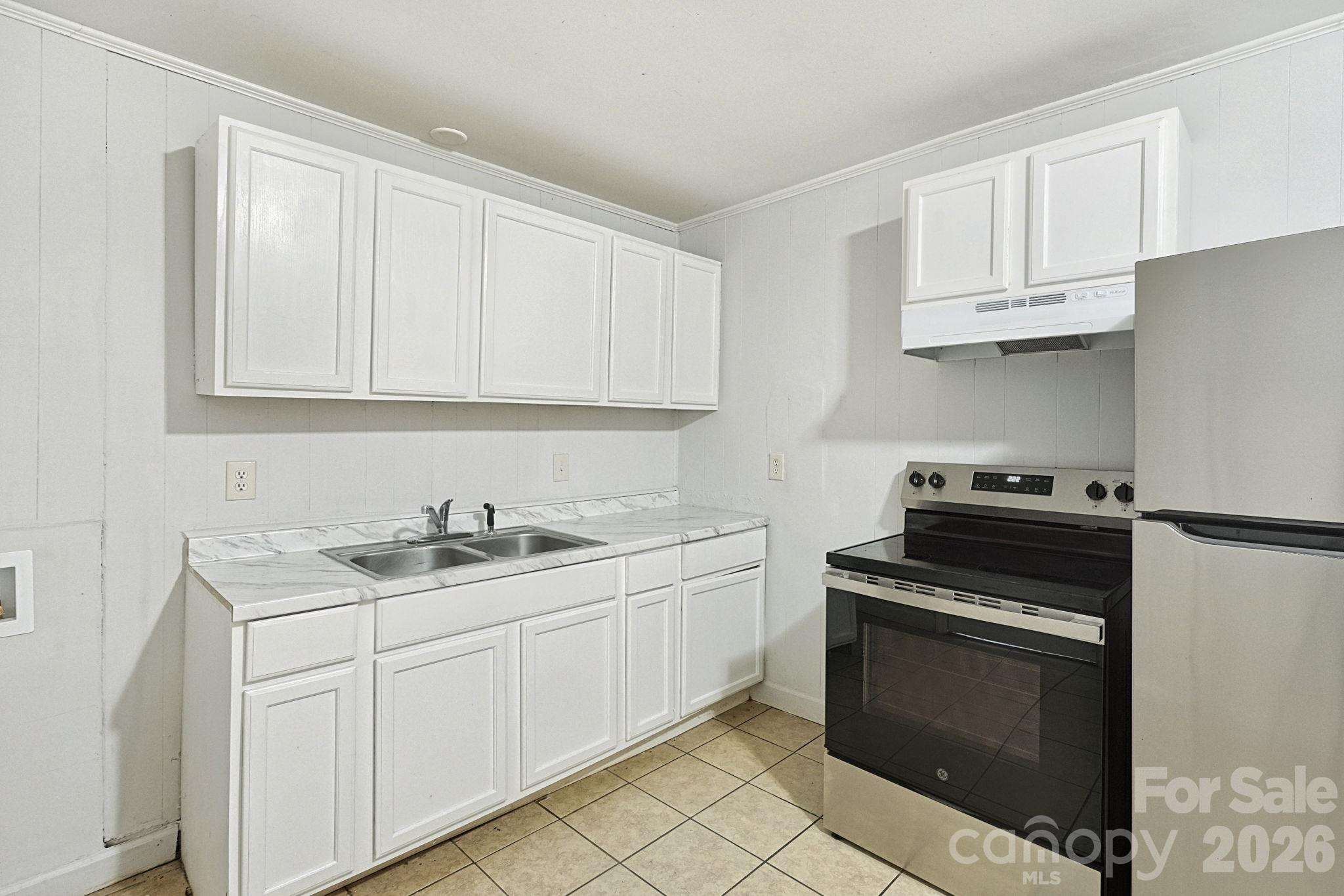 Single Family Residence at 301 Edgegreen Drive, Charlotte, photo 11 of 22