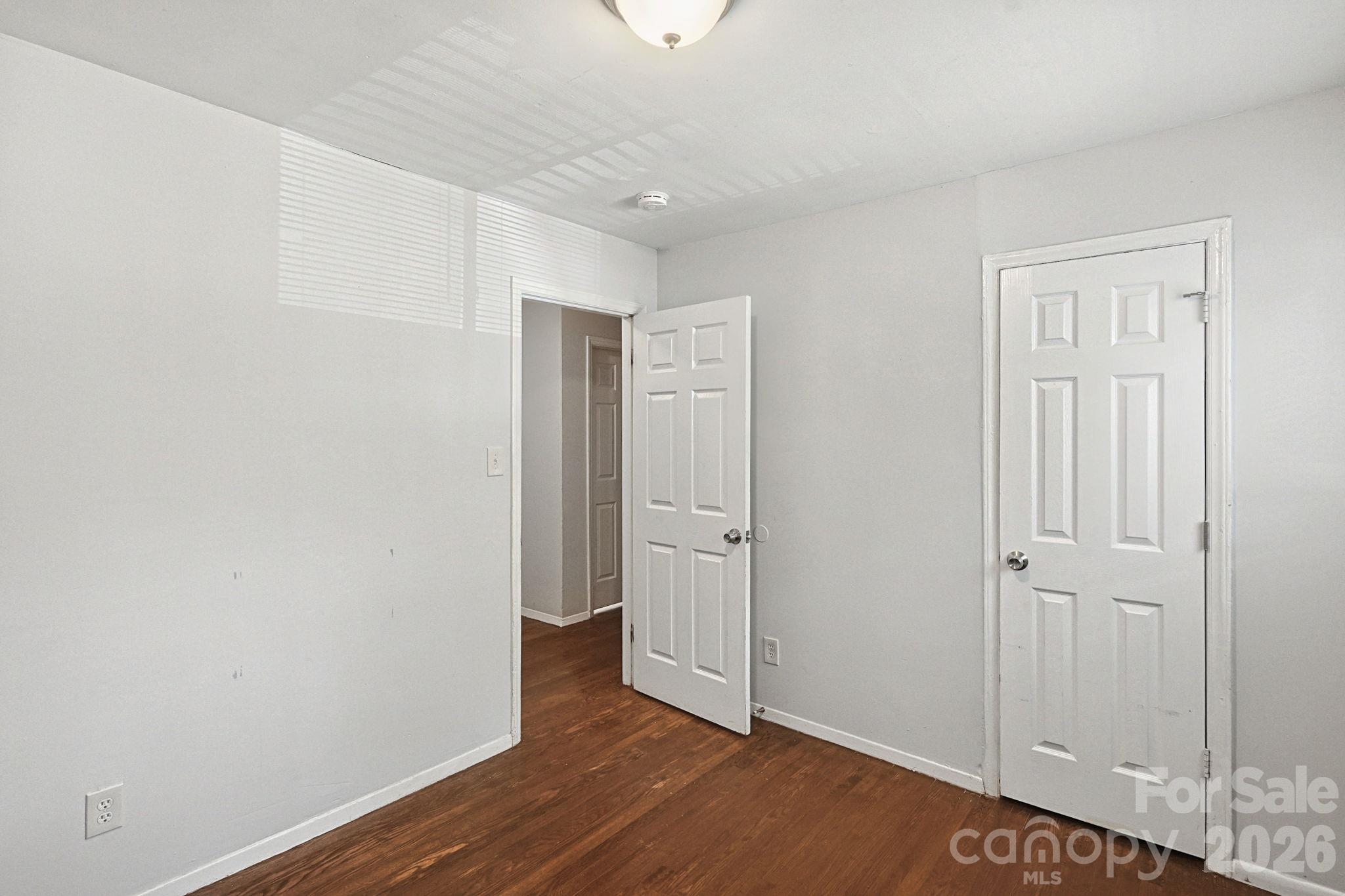 Single Family Residence at 301 Edgegreen Drive, Charlotte, photo 13 of 22