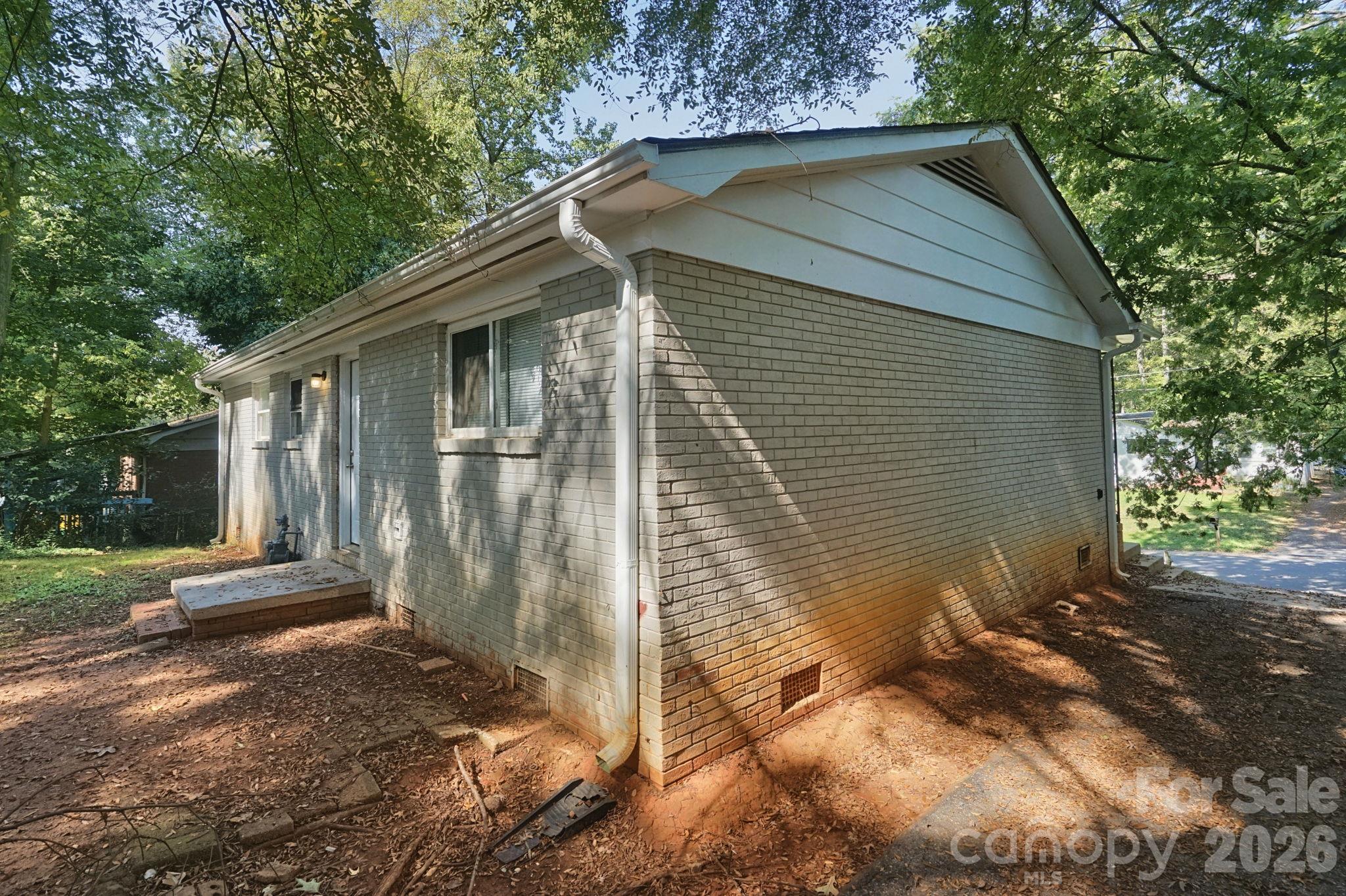 Single Family Residence at 301 Edgegreen Drive, Charlotte, photo 19 of 22