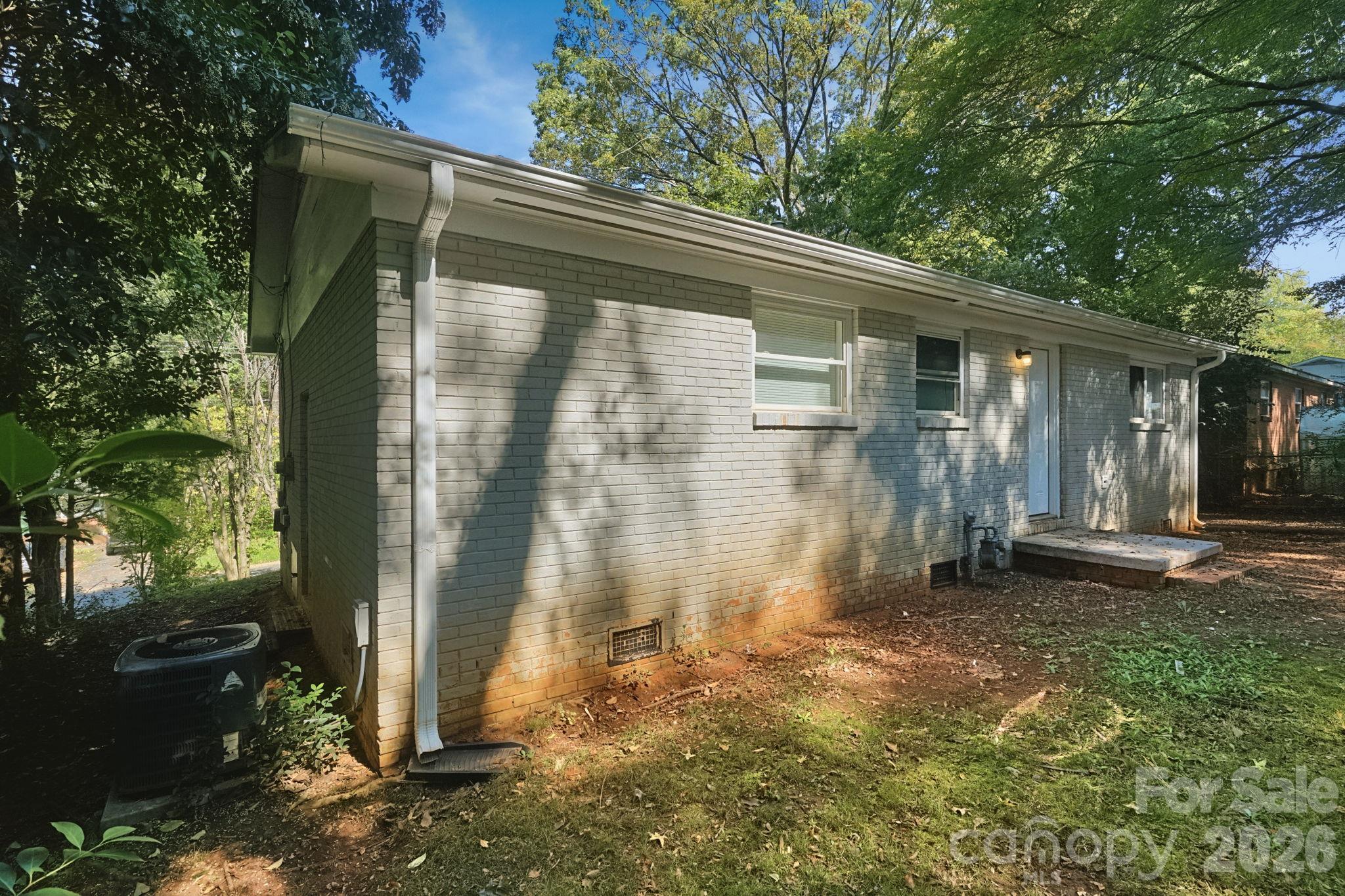 Single Family Residence at 301 Edgegreen Drive, Charlotte, photo 21 of 22