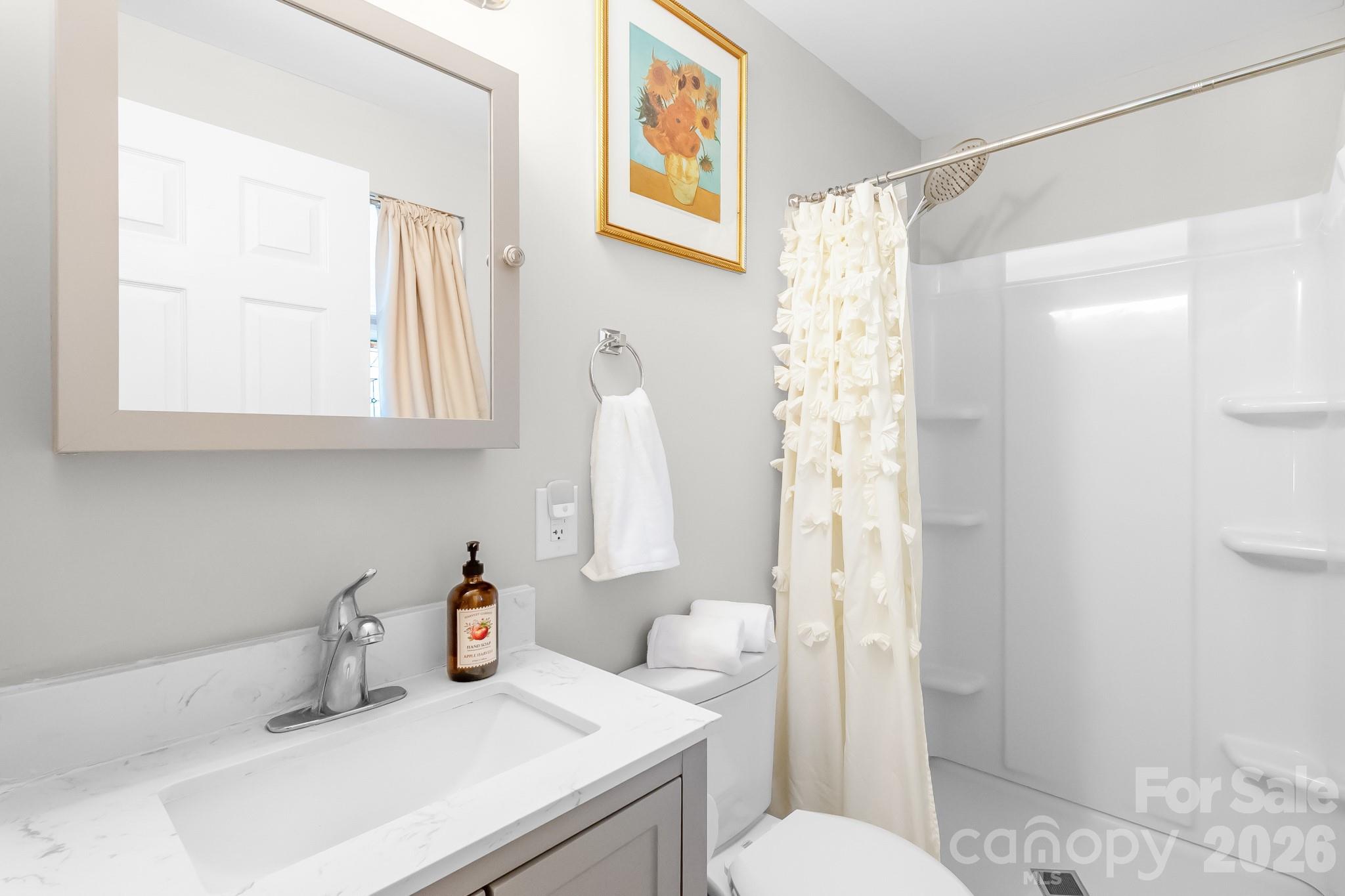 Primary ensuite bath with step in shower - 112 W Poplar Street, Stanley