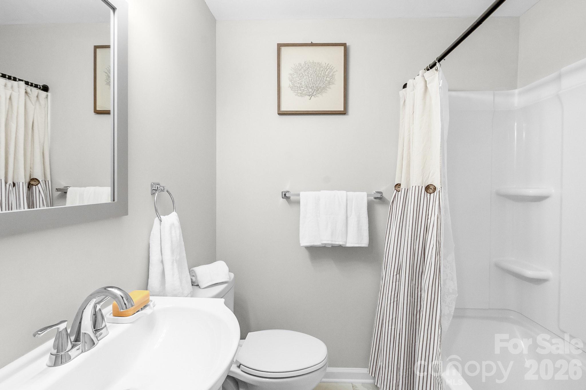 Second Full Bath with bath tub - 112 W Poplar Street, Stanley