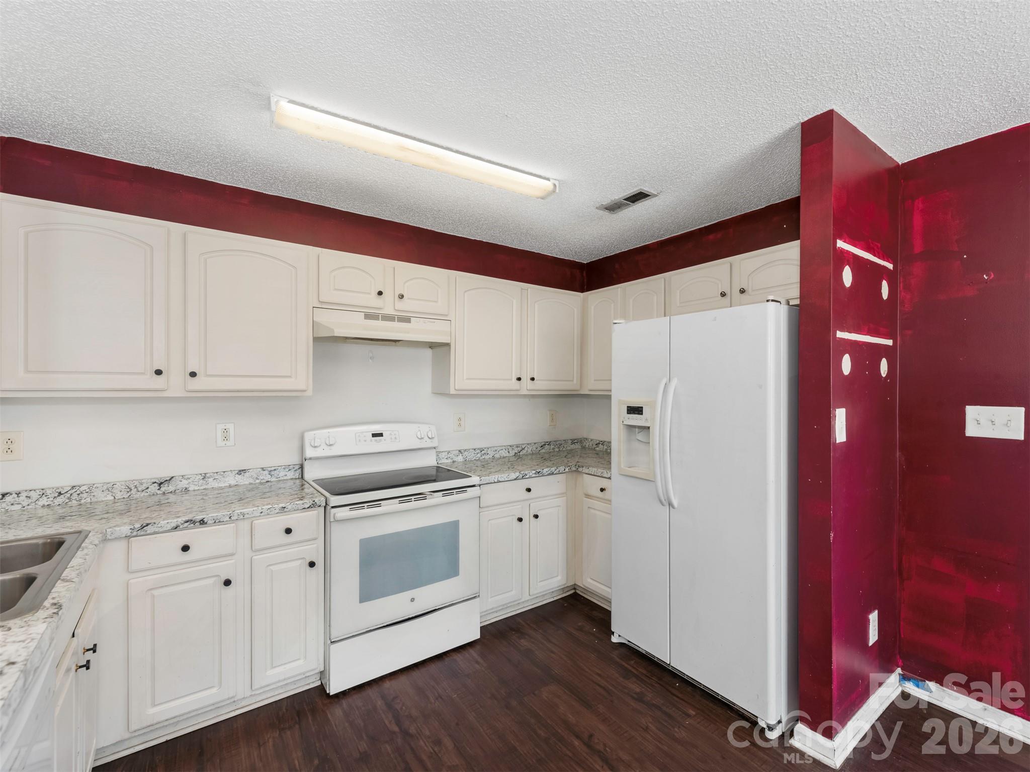 Single Family Residence at 343 Amir Circle, Matthews, photo 9 of 44