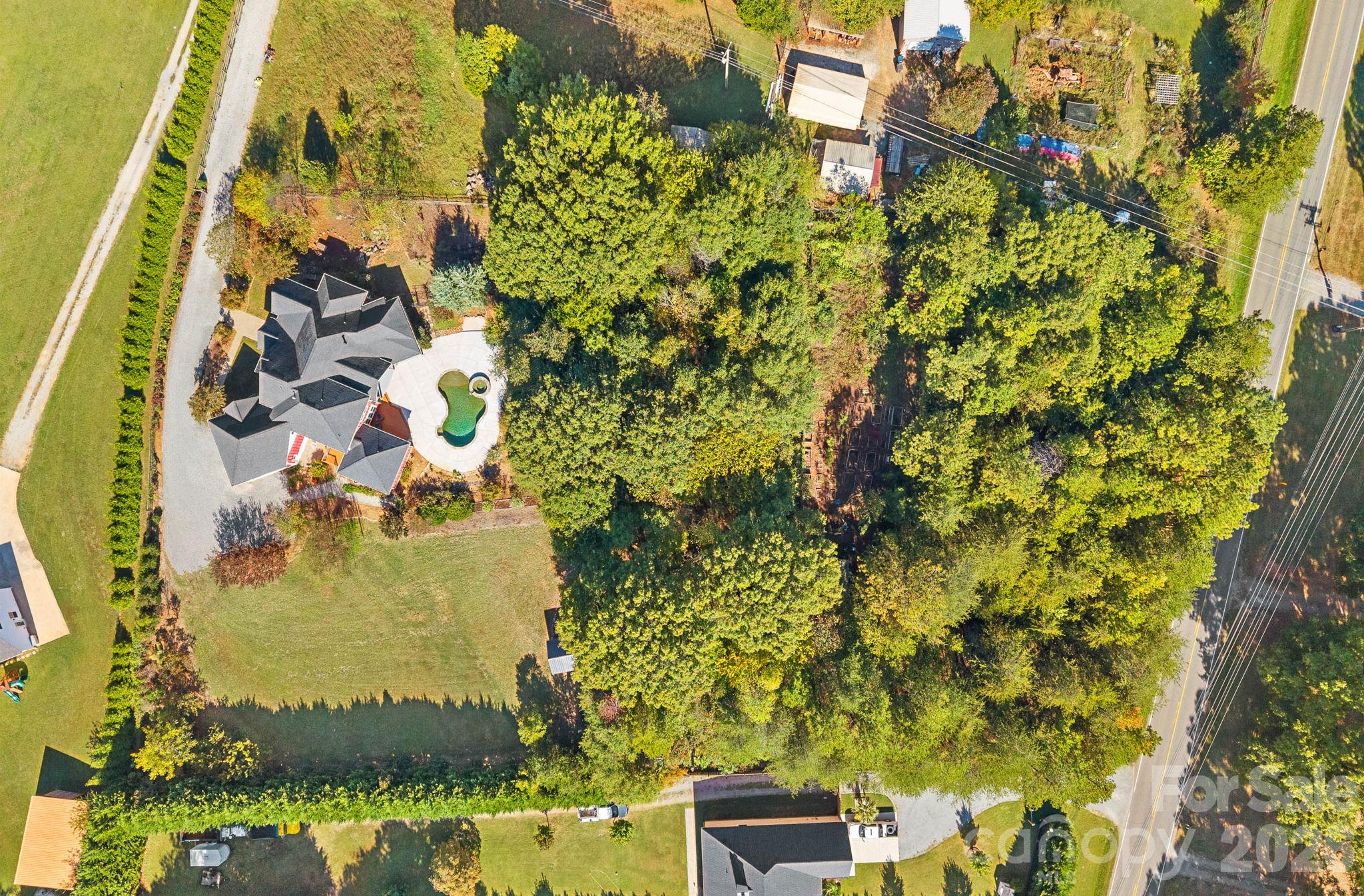 Privacy surrounds - 6536 Stephens Road, Huntersville