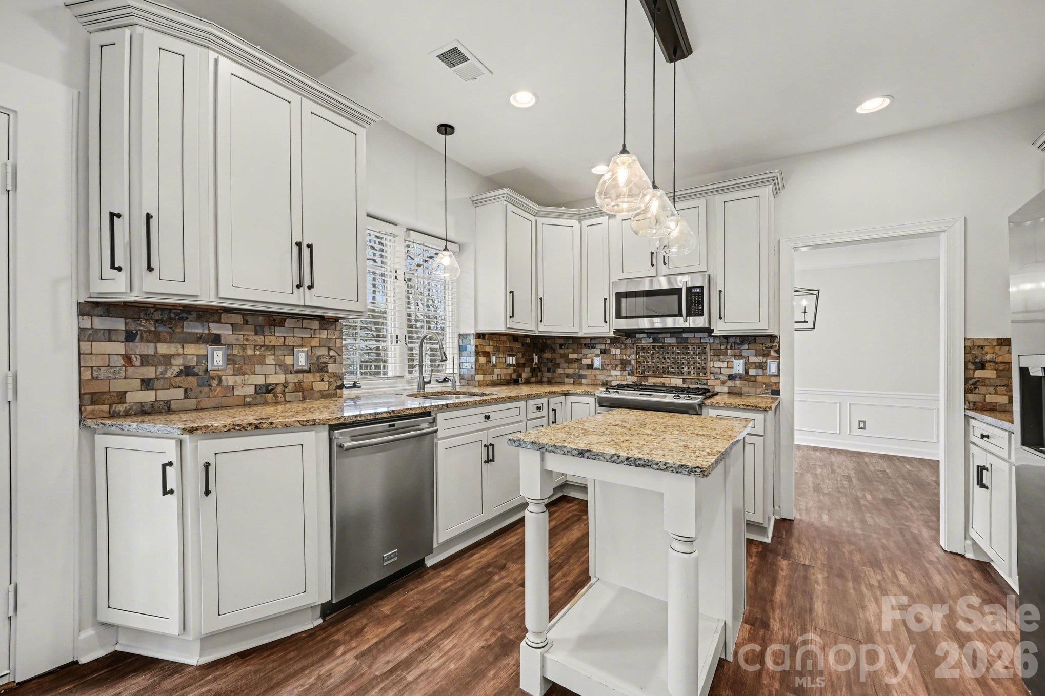 Single Family Residence at 5805 Swanston Drive, Charlotte, photo 13 of 32