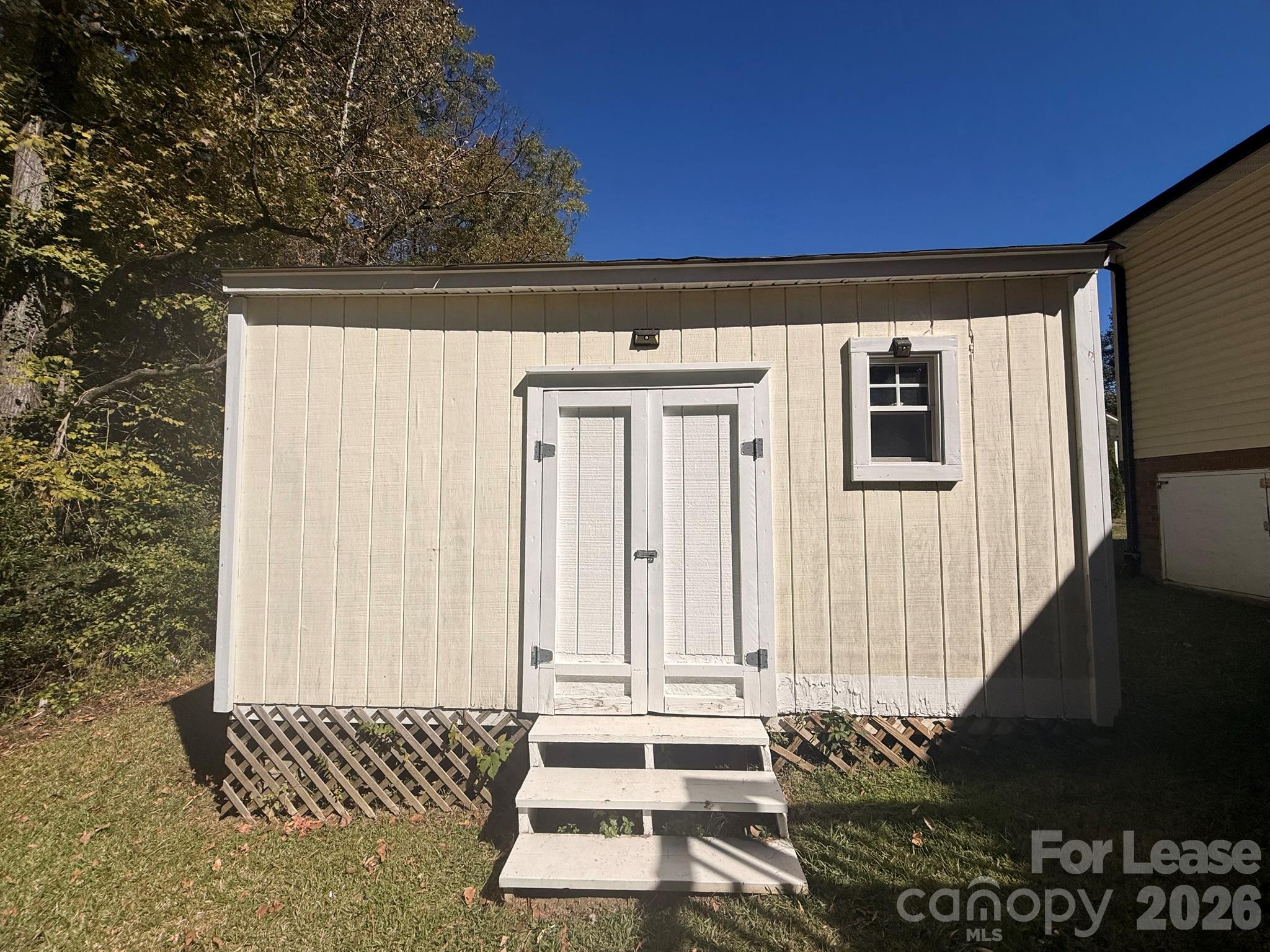 Single Family Residence at 121 Old Airport Road, Concord, photo 13 of 18