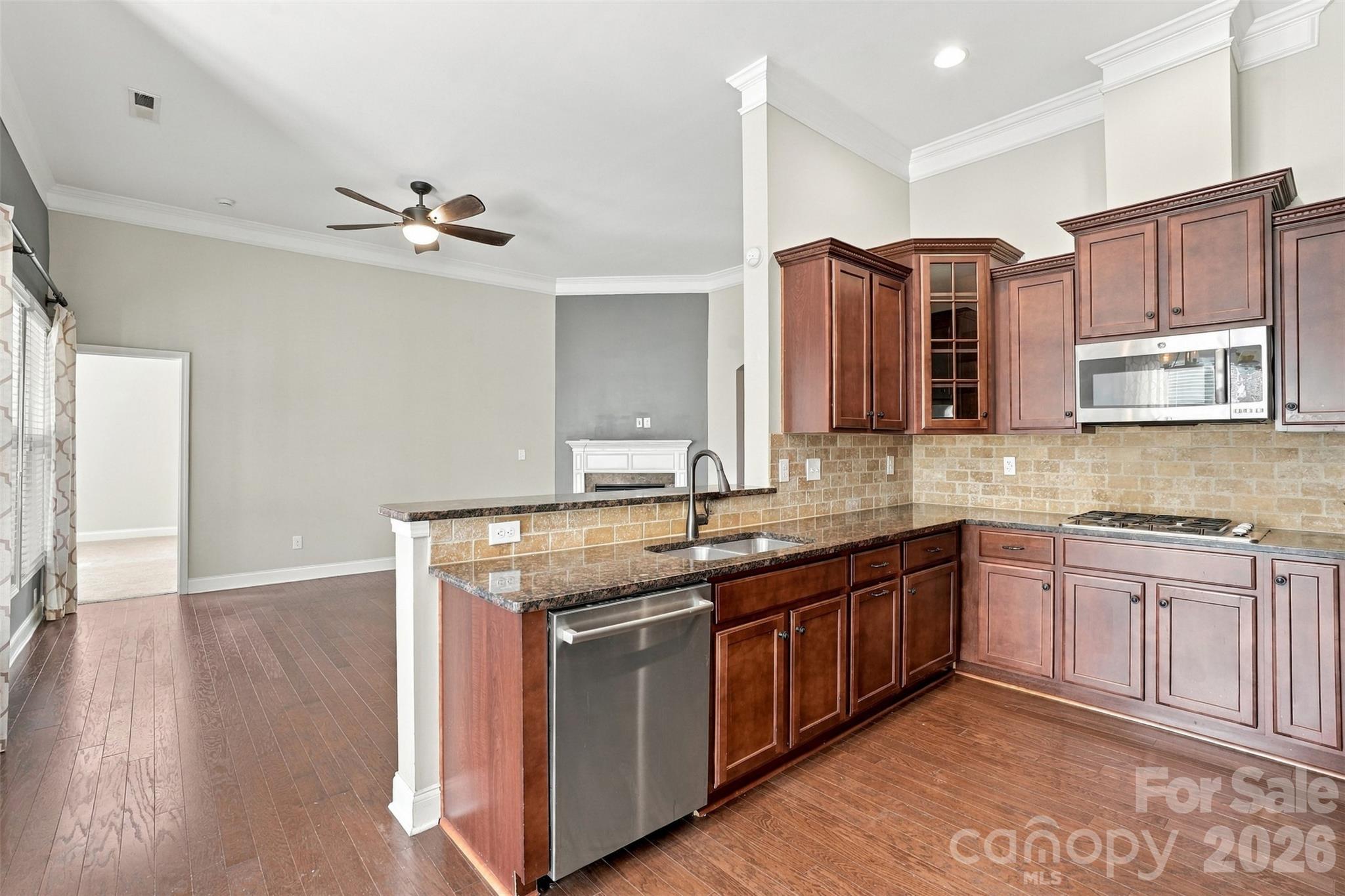 Single Family Residence at 2001 Blackberry Lane, Lancaster, photo 11 of 37