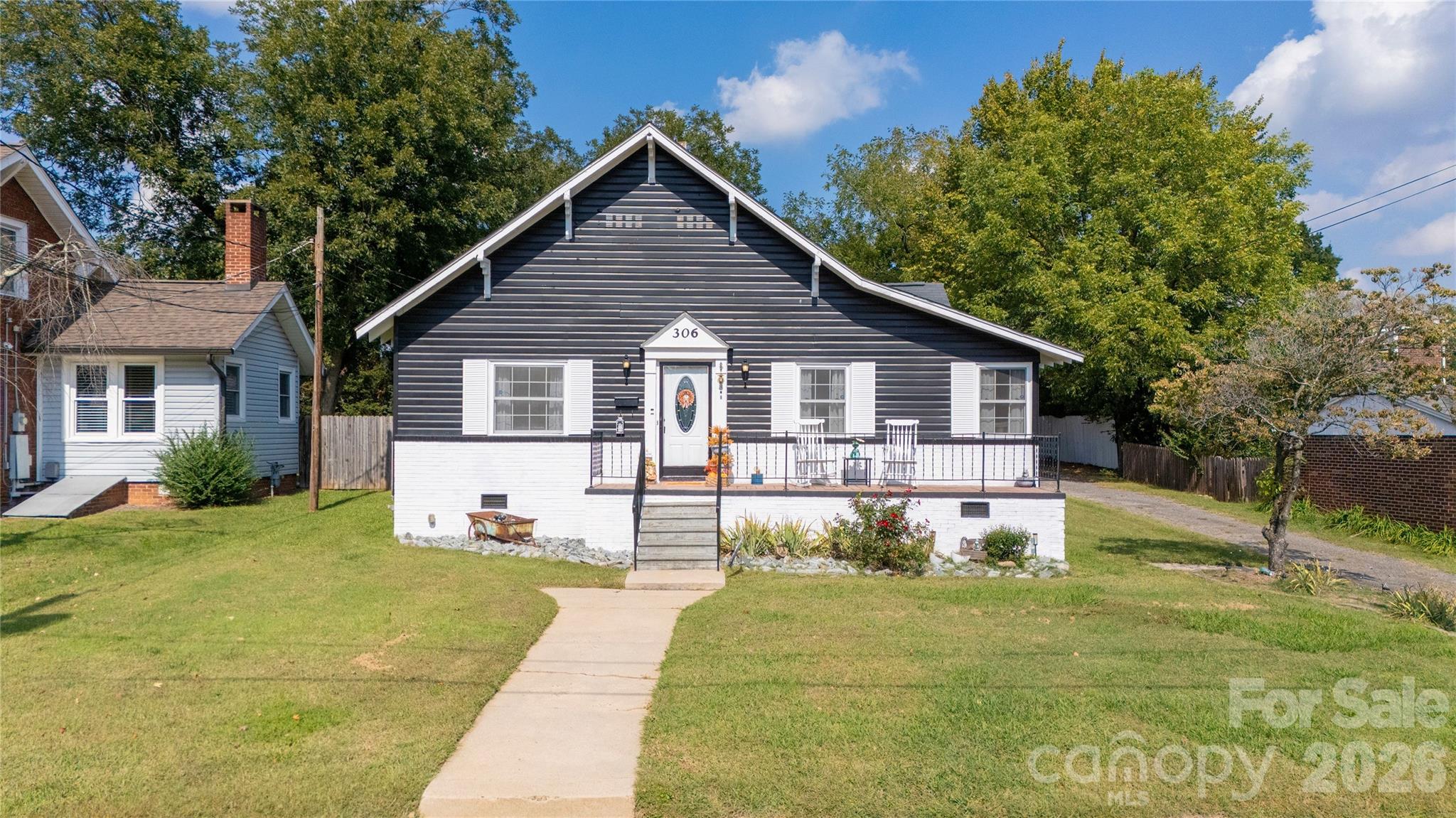 Single Family Residence at 306 Hillcrest Drive, Lexington, photo 4 of 42