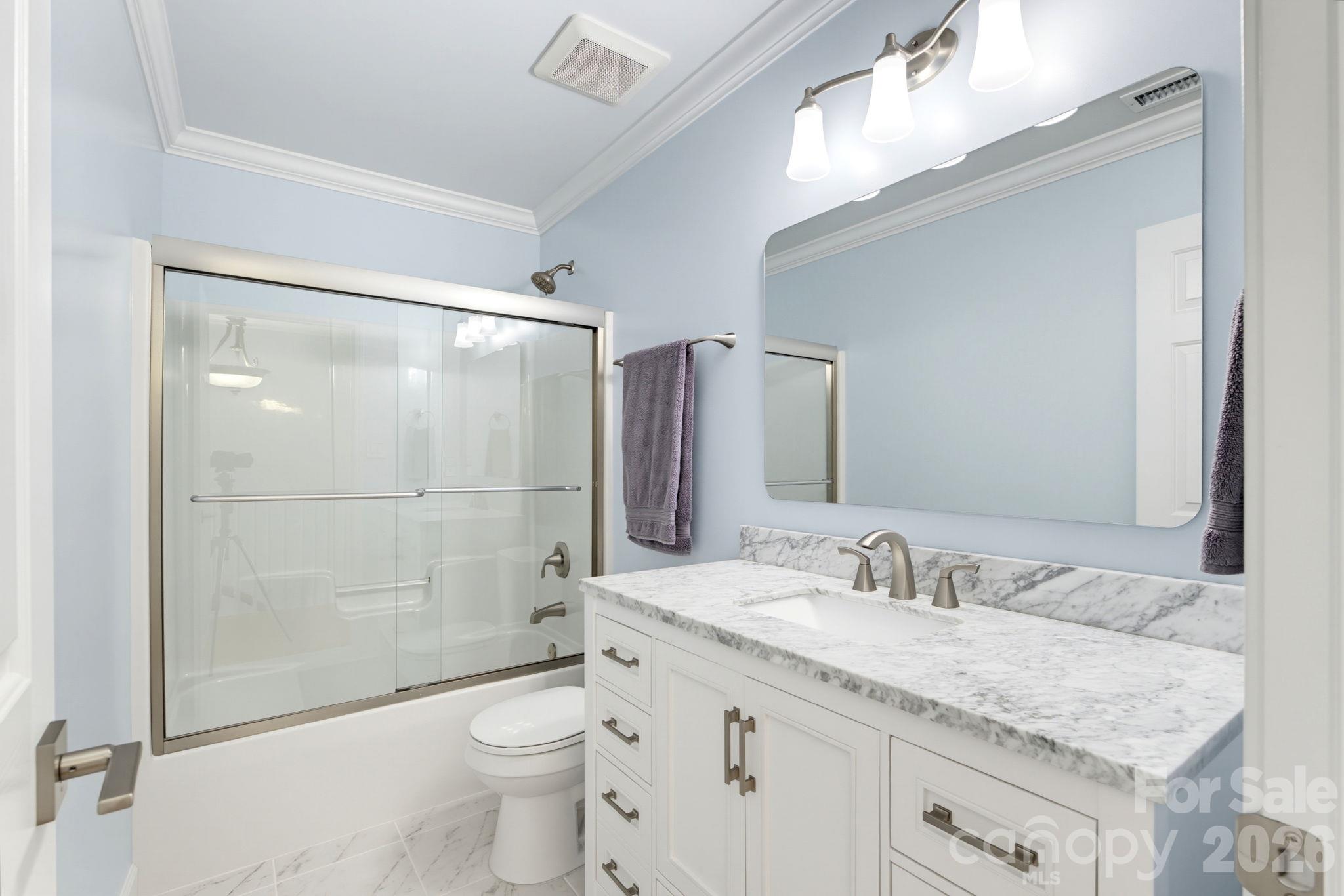 Full bathroom (upstairs) - 2320 Jacobs Court, Monroe