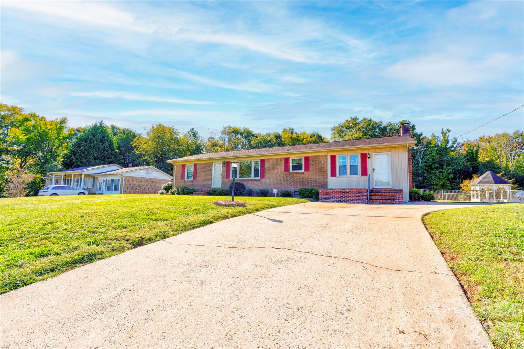 Front Right - 1606 Spangler Drive, Shelby