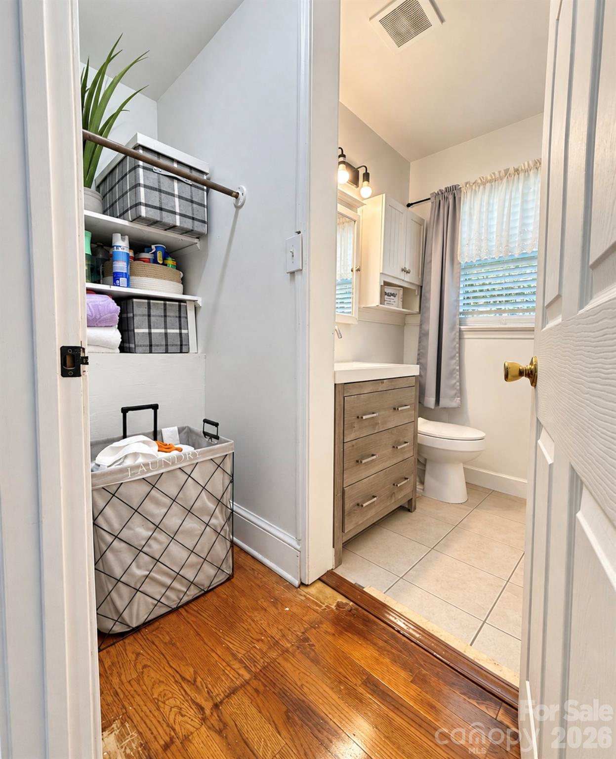 Single Family Residence at 4310 Dinglewood Avenue, Charlotte, photo 6 of 18