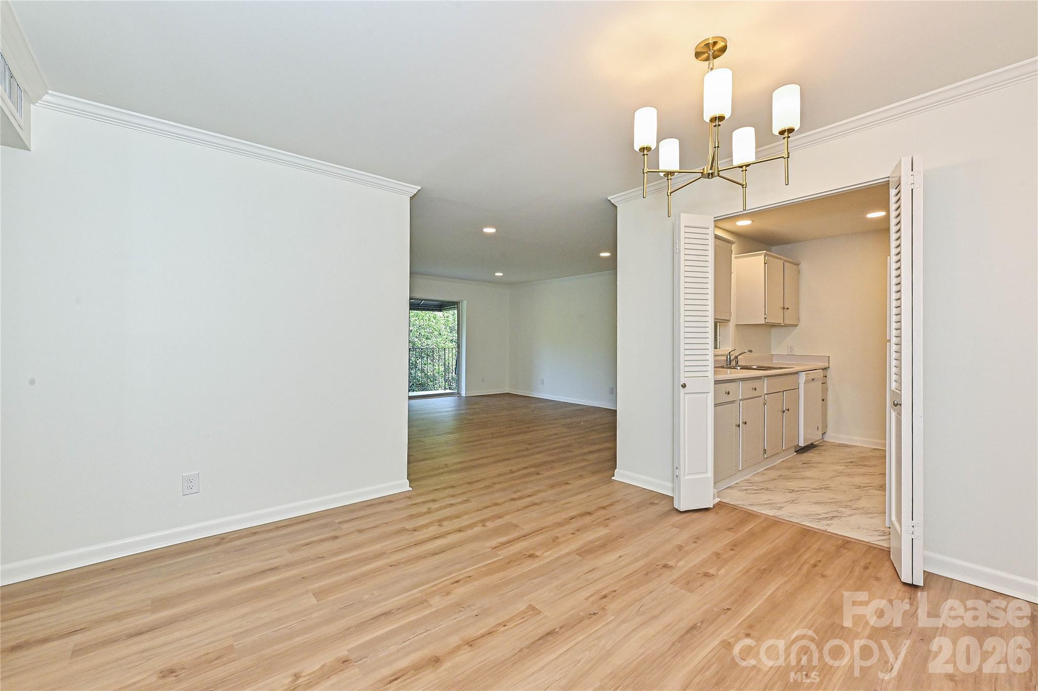 Condominium at 1323 Queens Road, Charlotte, photo 2 of 23
