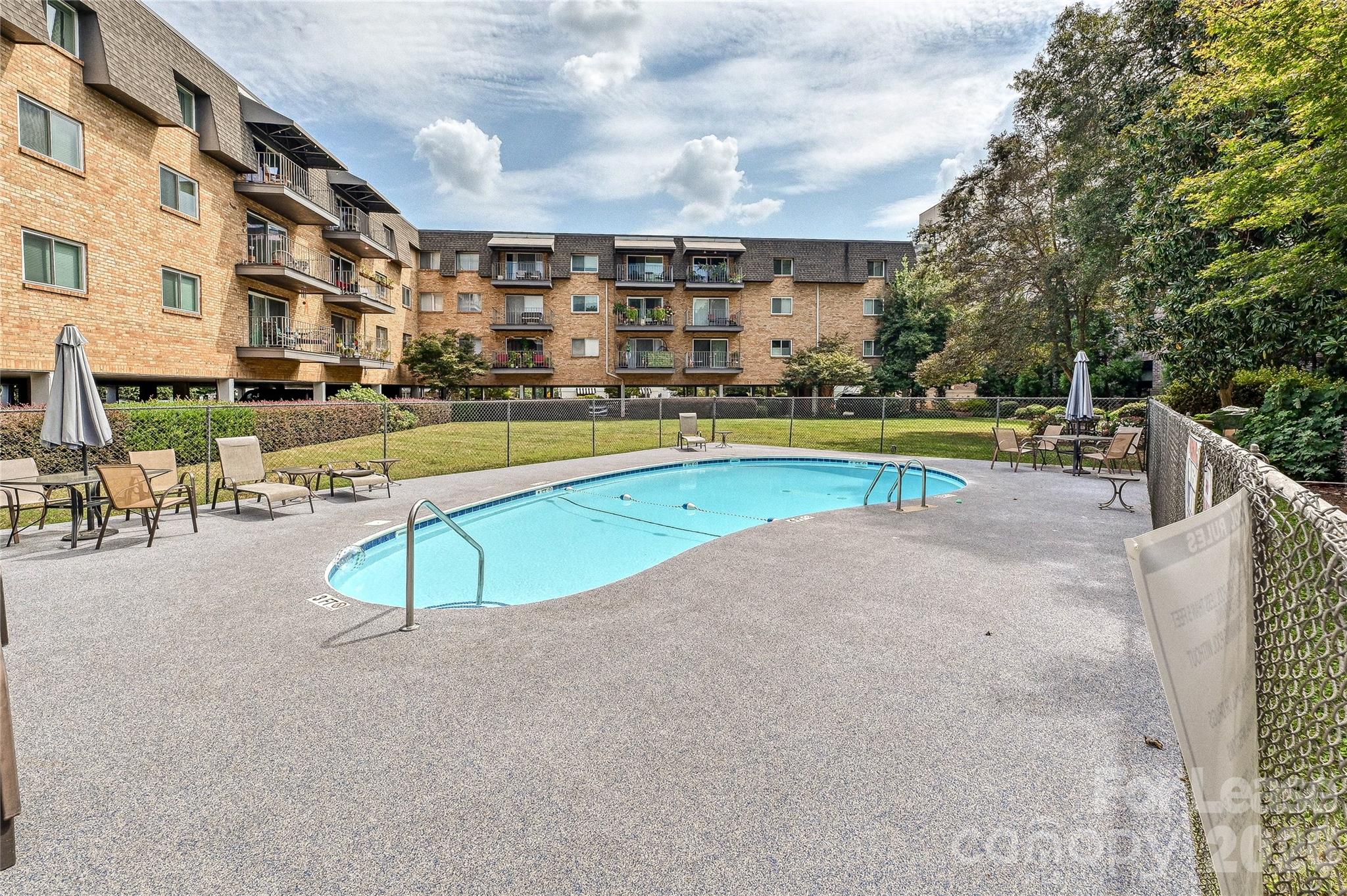 Condominium at 1323 Queens Road, Charlotte, photo 15 of 23